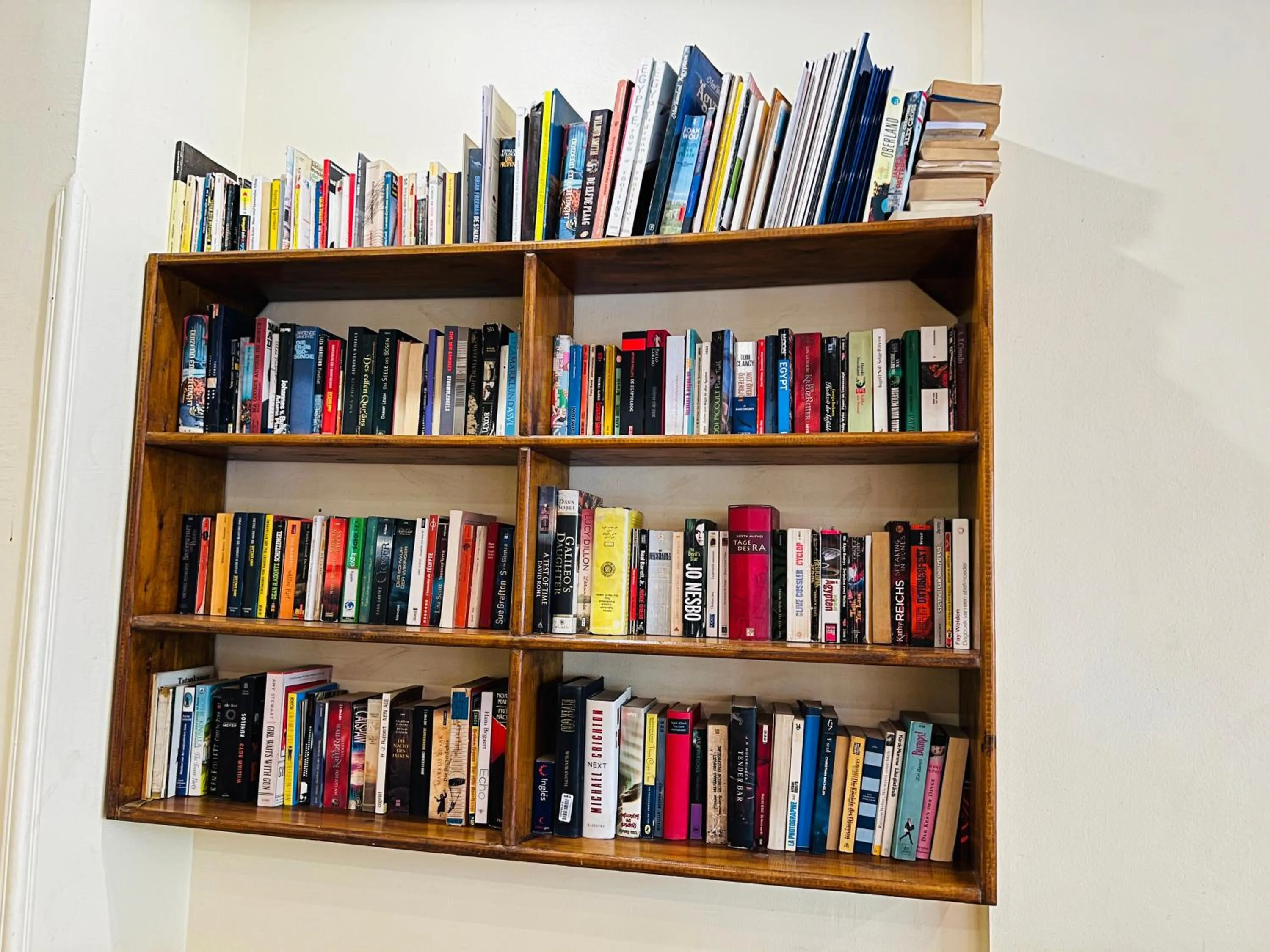 Library in Amon Hotel