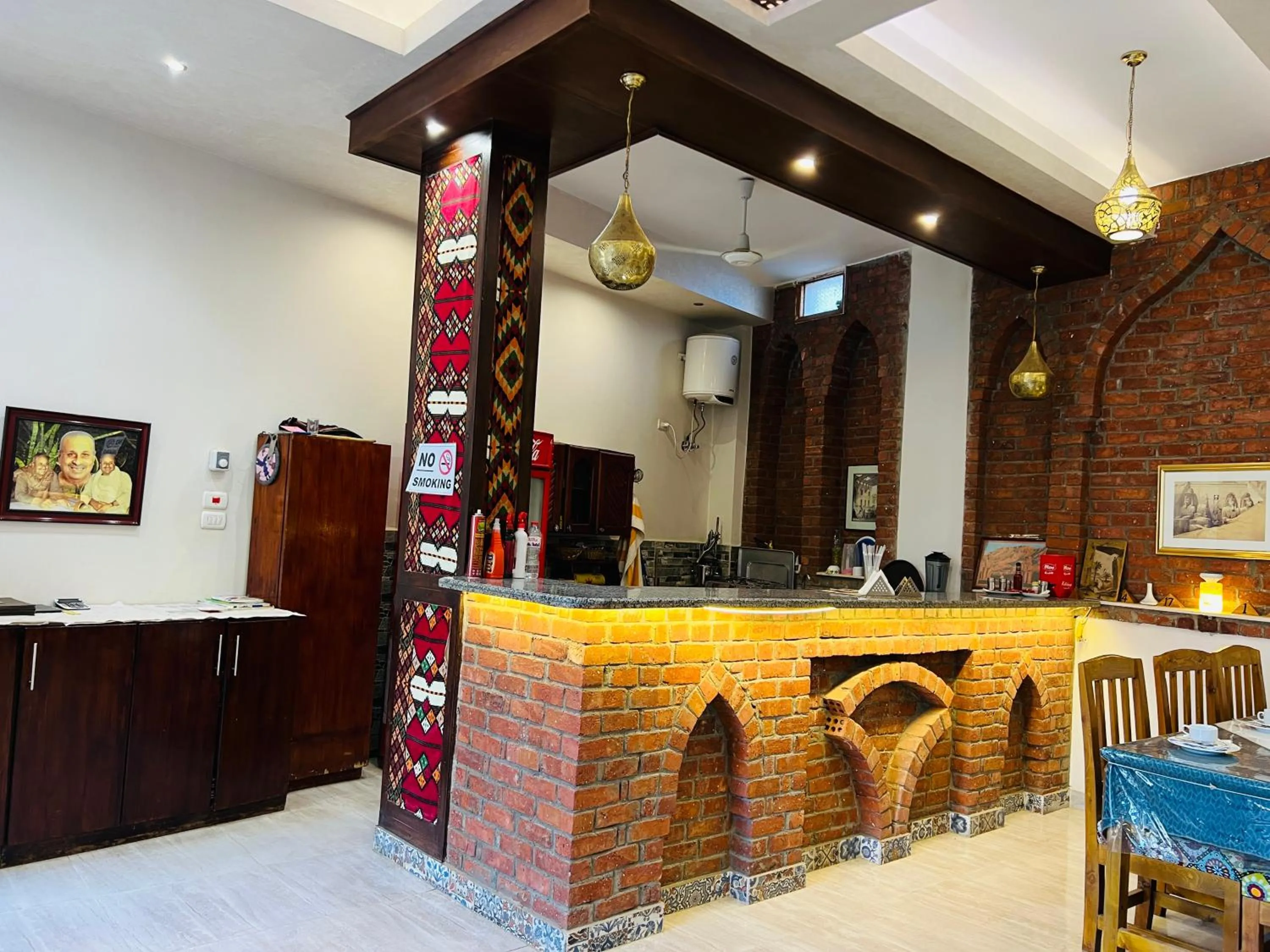 Restaurant/places to eat in Amon Hotel