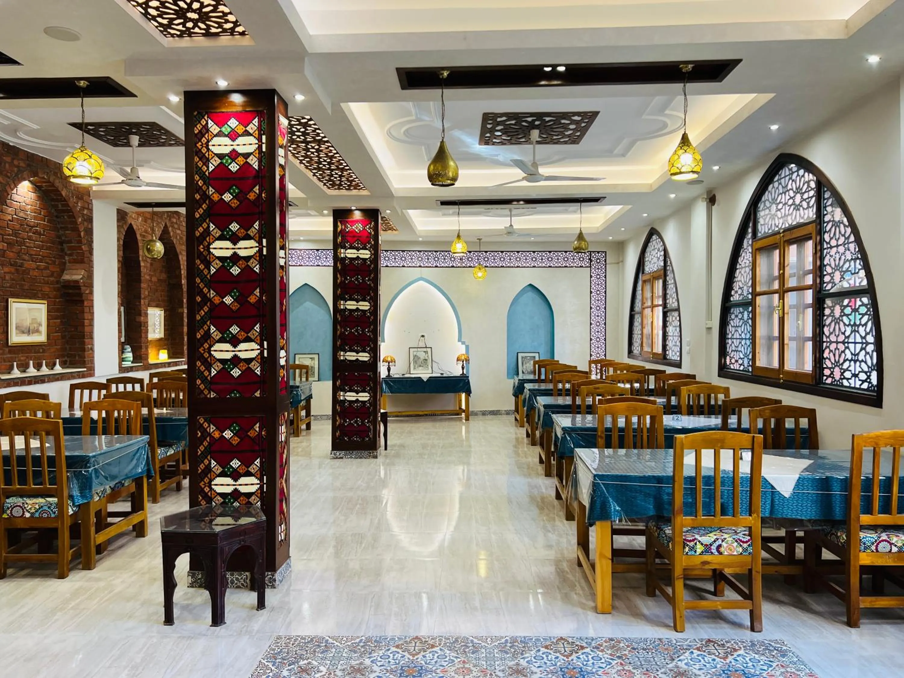 Restaurant/places to eat in Amon Hotel