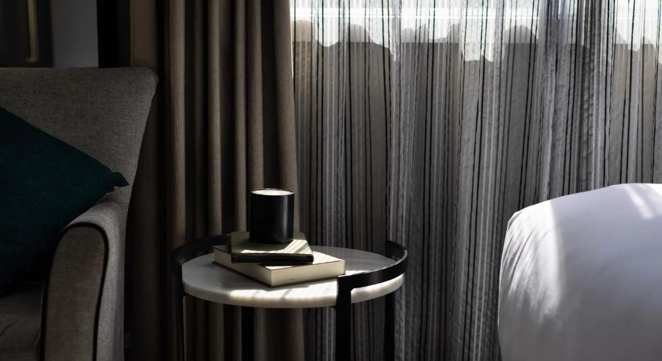 Seating area, Bed in The Sebel Auckland Manukau