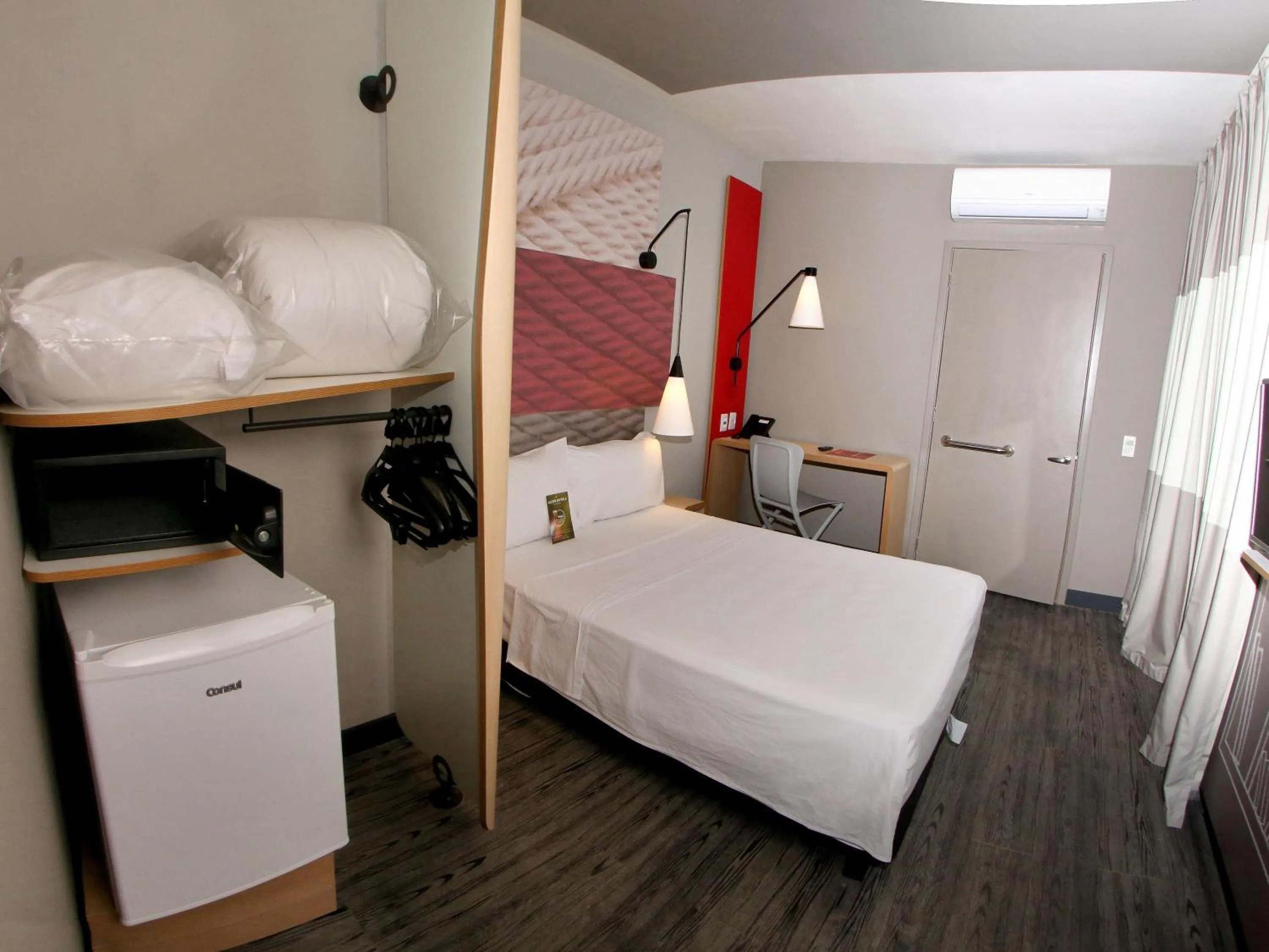 Bedroom, Bed in ibis Natal