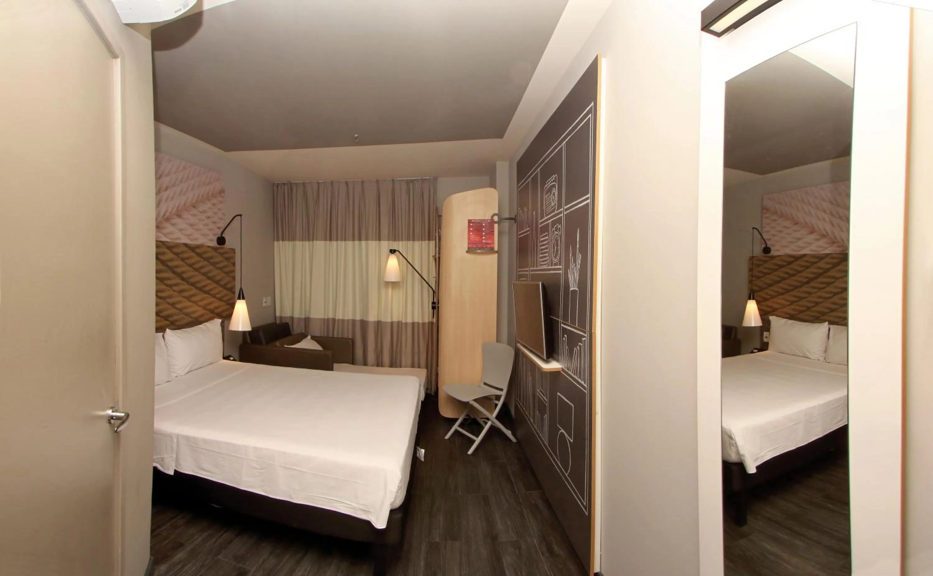 Photo of the whole room, Bed in ibis Natal