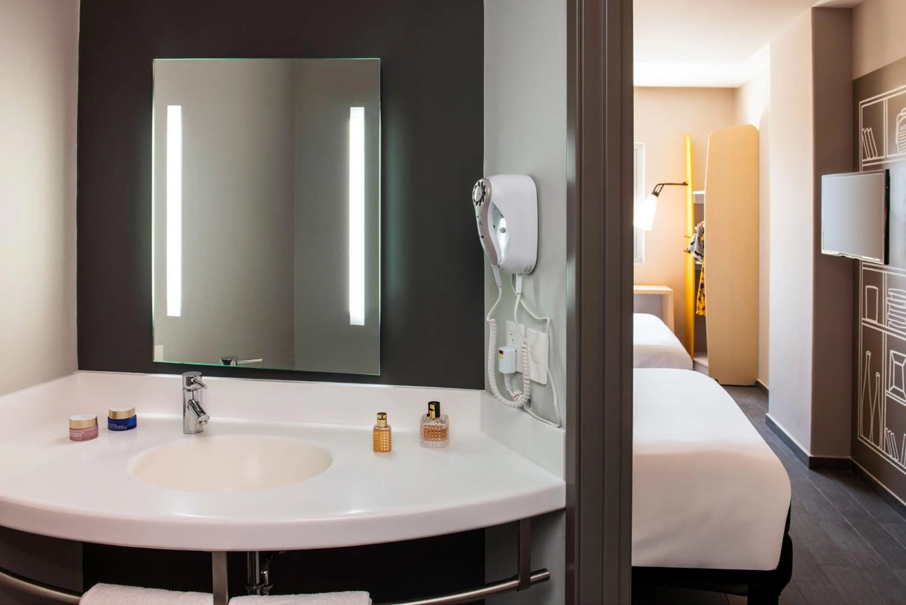 Bathroom, Bed in Ibis Mazatlan Marina