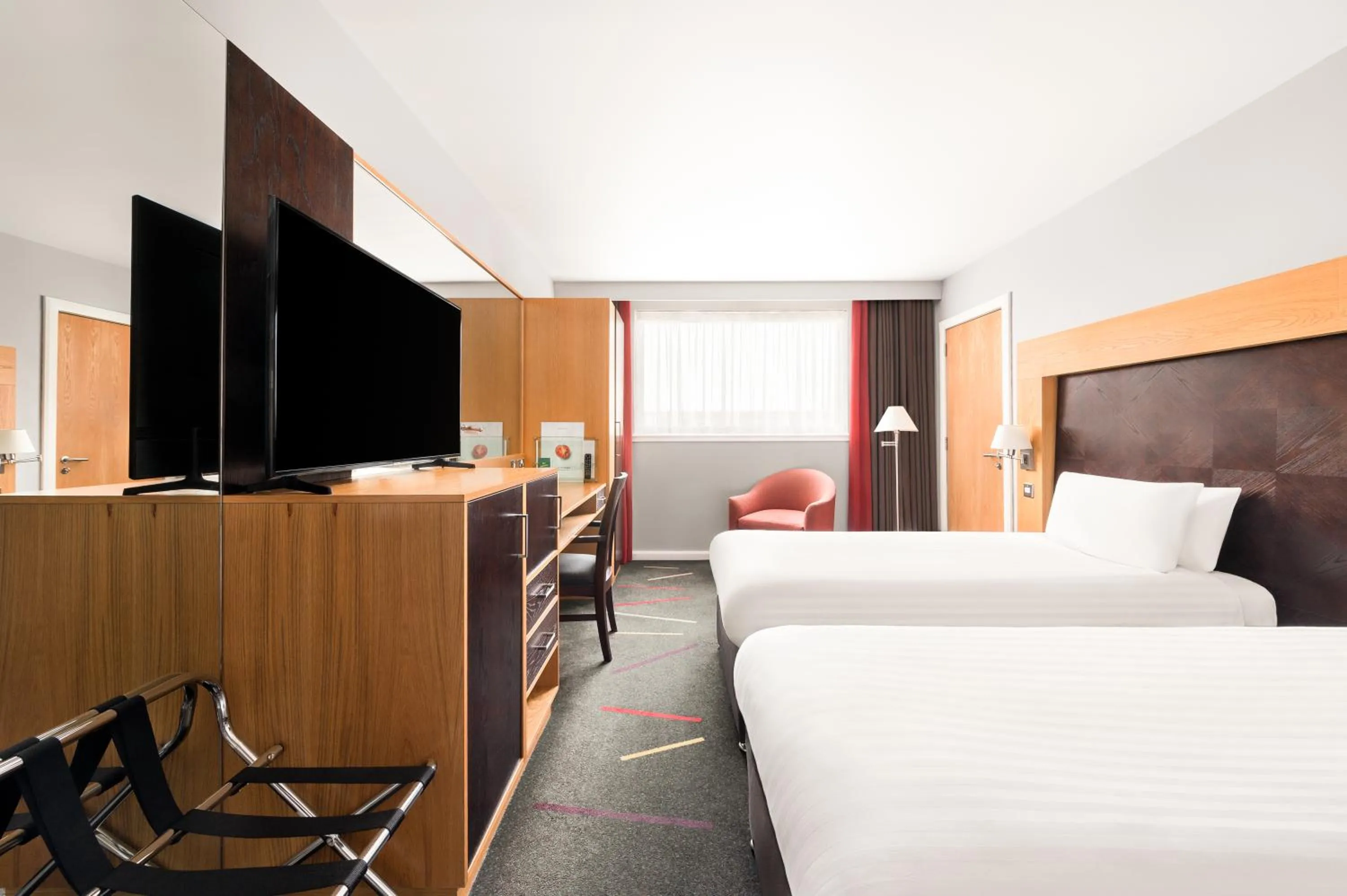 Bed in Holiday Inn Aberdeen West by IHG