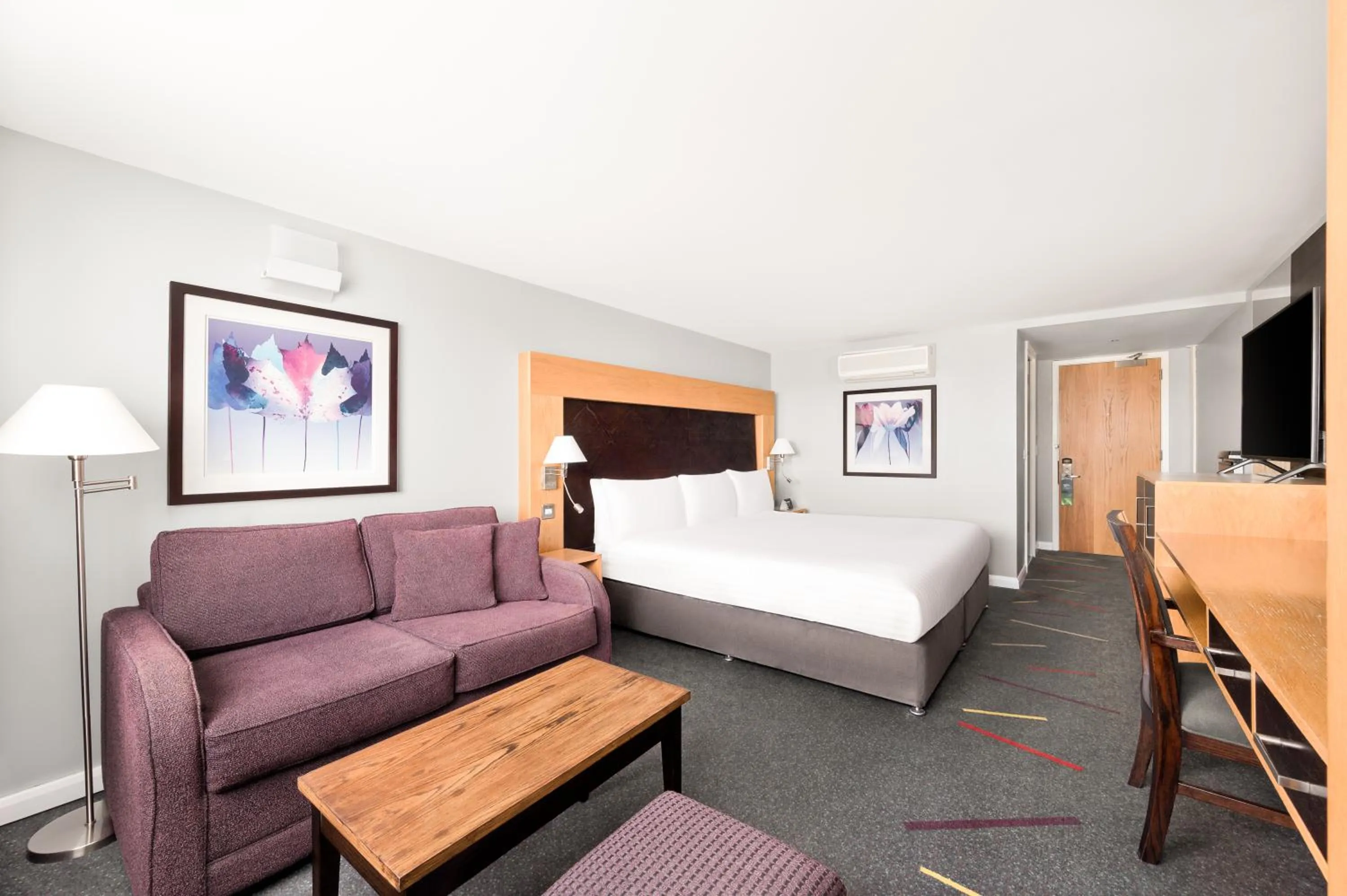 Bed in Holiday Inn Aberdeen West by IHG