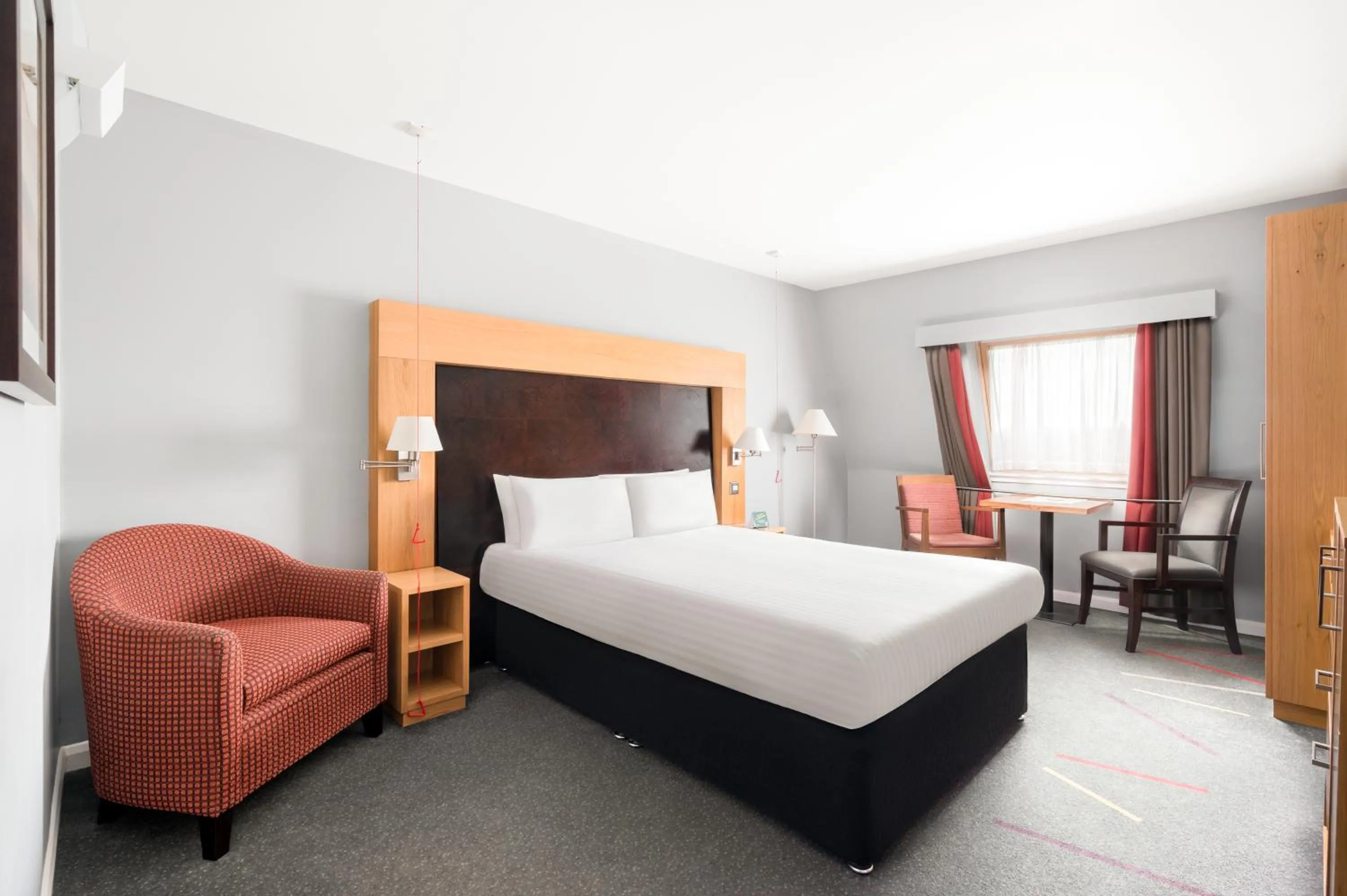 Bed in Holiday Inn Aberdeen West by IHG