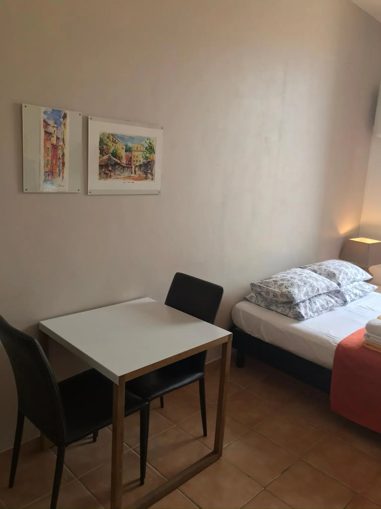 Dining area, Bed in Studios Floreal