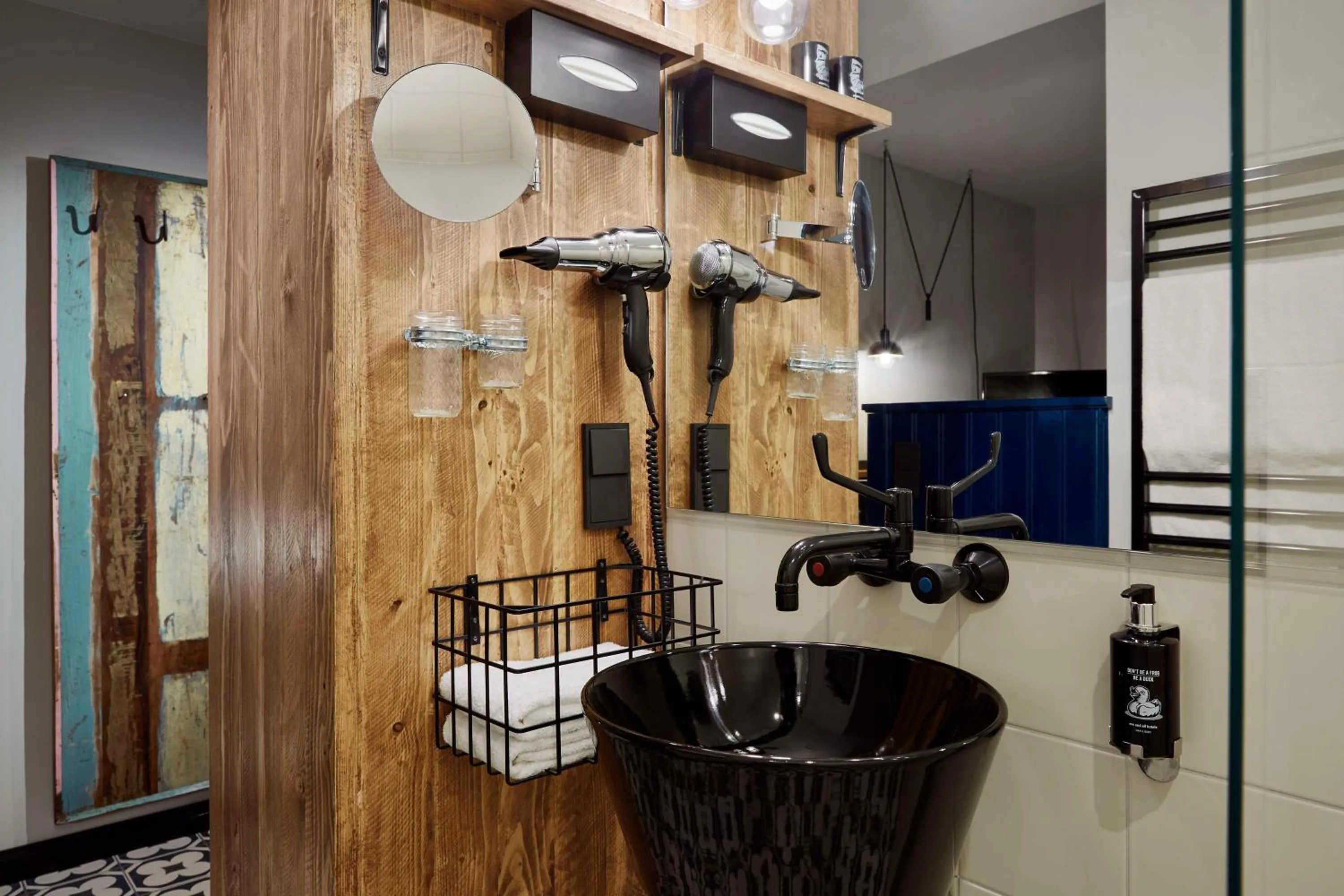 Bathroom in Me and All Hotel Mainz, by Hyatt