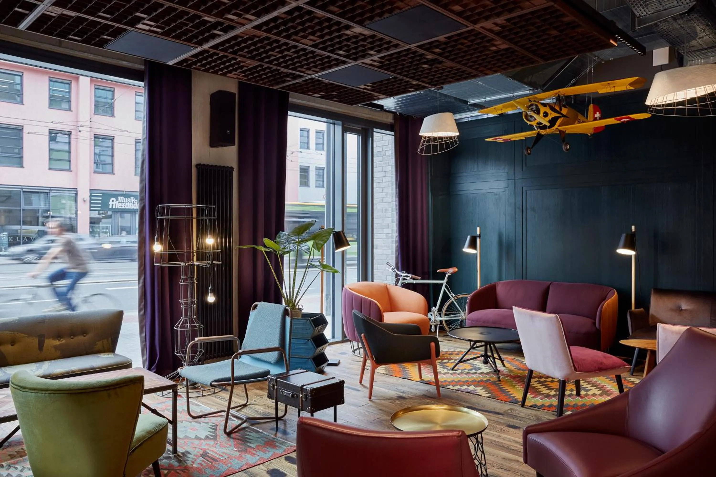 Lounge or bar in Me and All Hotel Mainz, by Hyatt