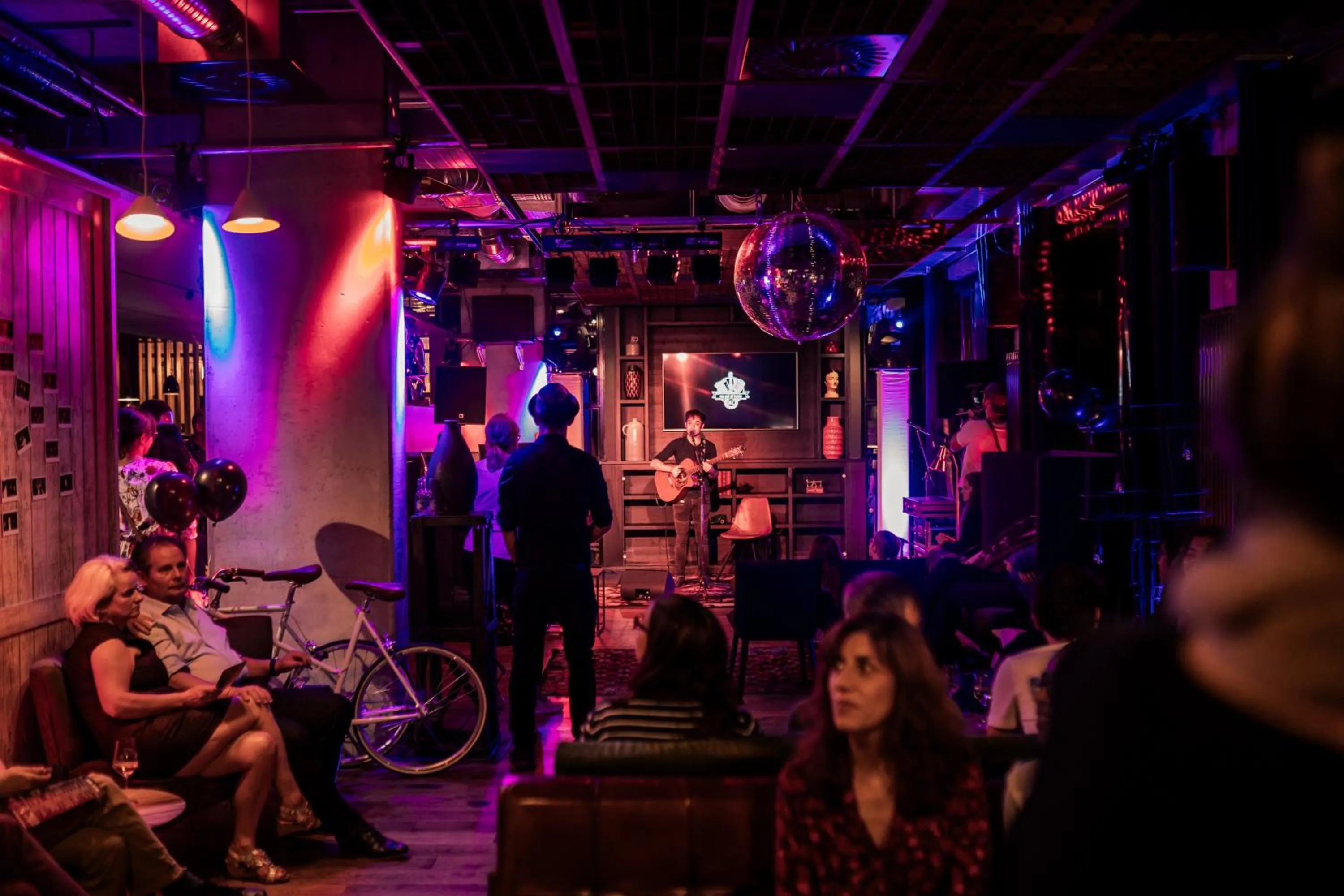 Lounge or bar in Me and All Hotel Mainz, by Hyatt