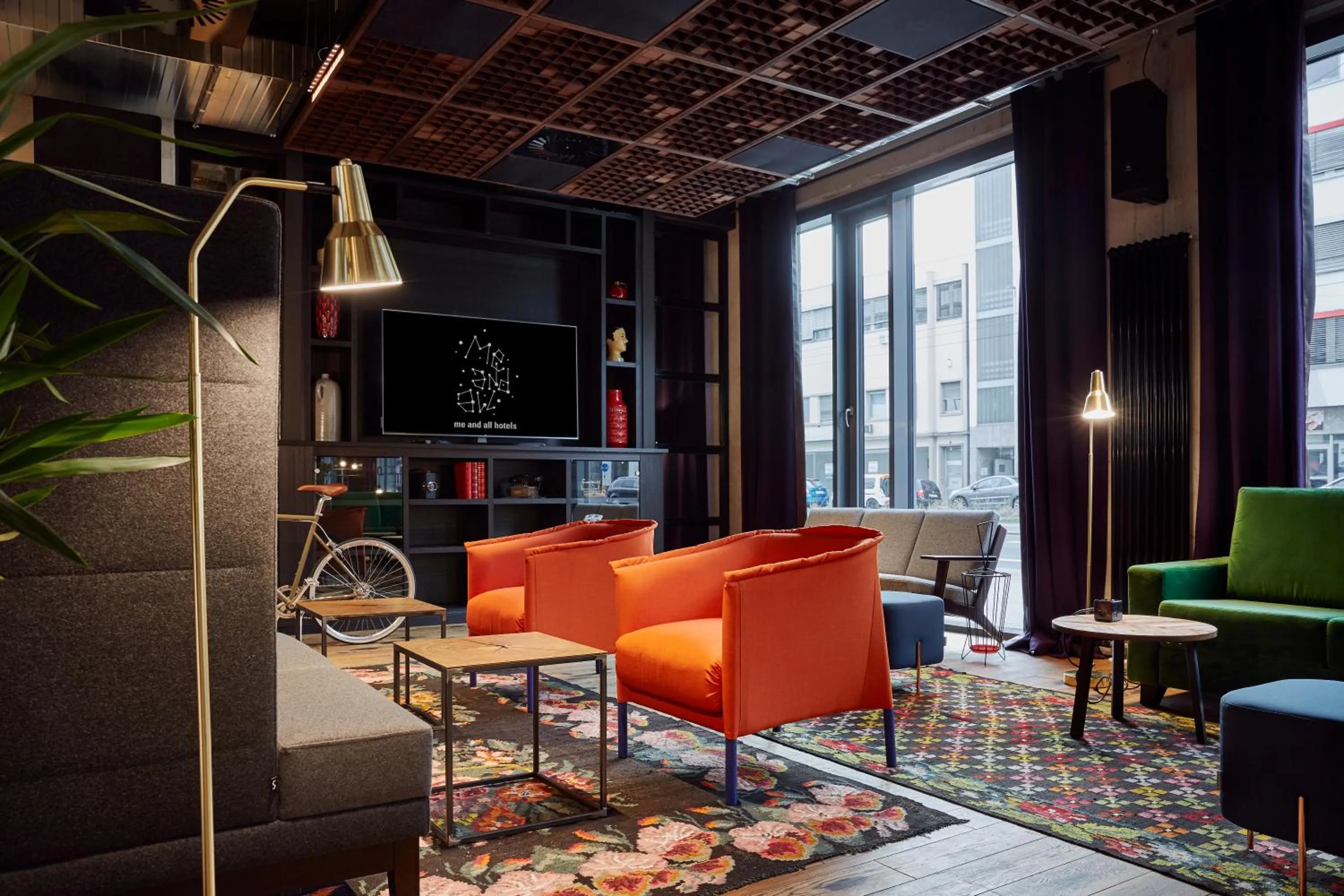 Lounge or bar in Me and All Hotel Mainz, by Hyatt