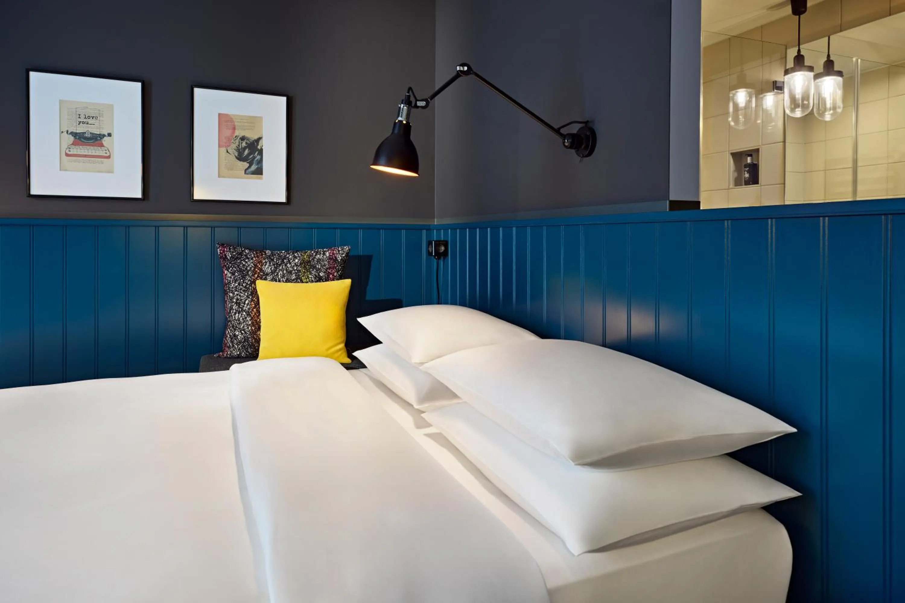 Bed in Me and All Hotel Mainz, by Hyatt