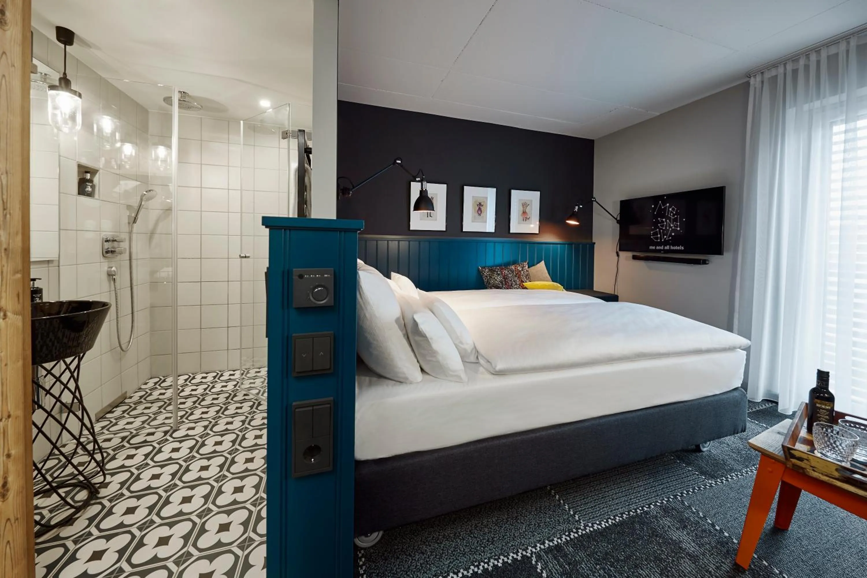 Photo of the whole room, Bed in Me and All Hotel Mainz, by Hyatt