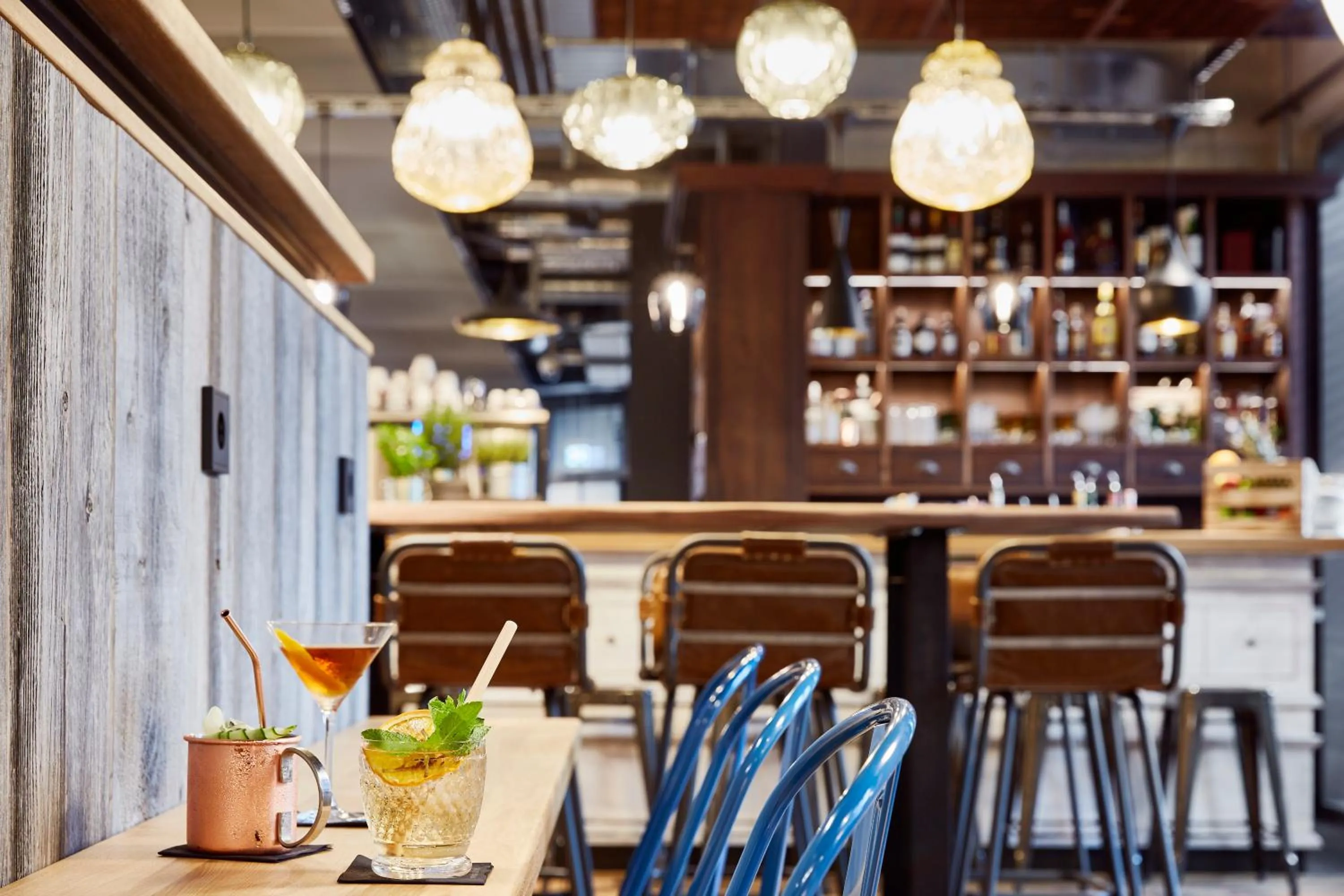 Lounge or bar in Me and All Hotel Mainz, by Hyatt