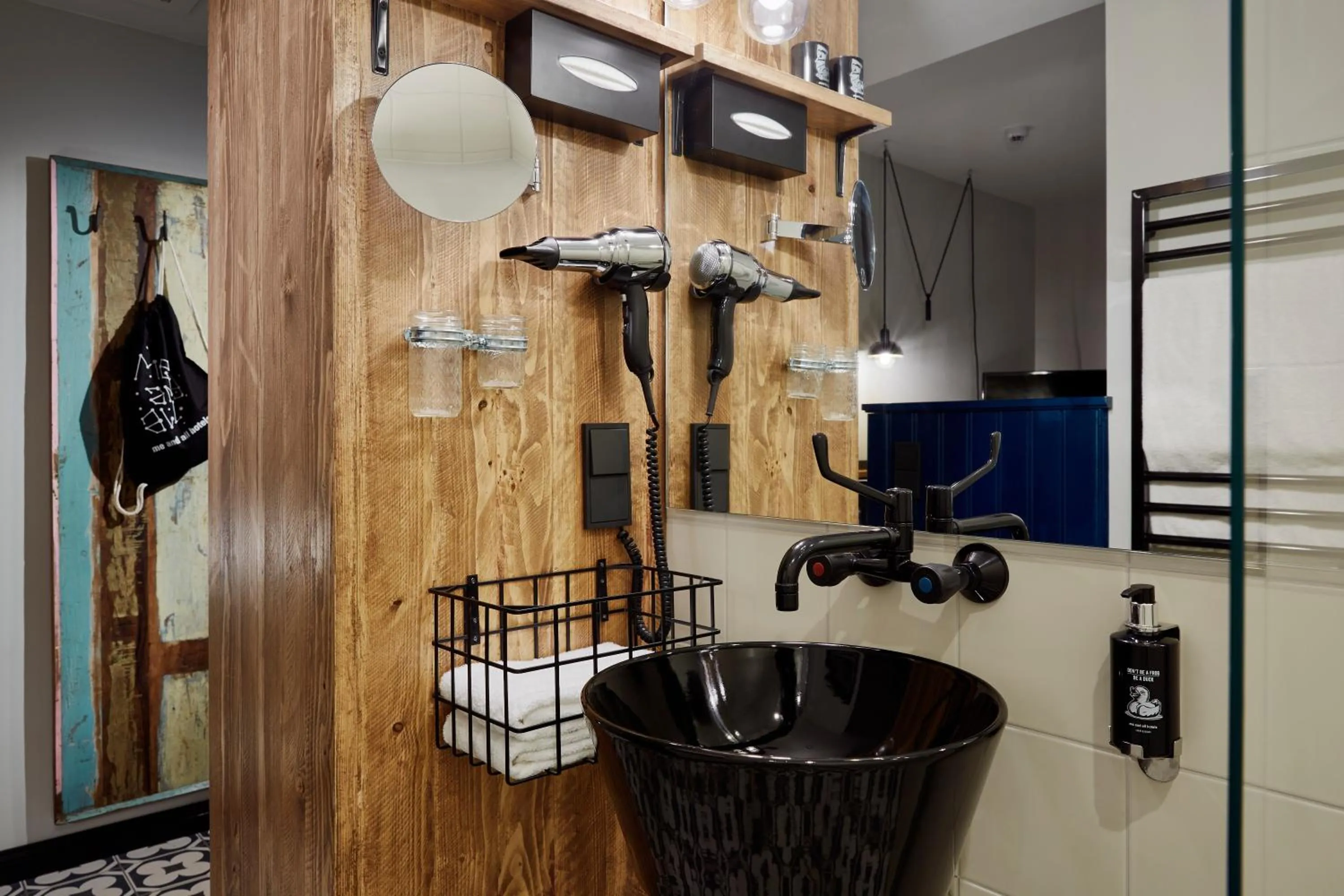 Bathroom in Me and All Hotel Mainz, by Hyatt