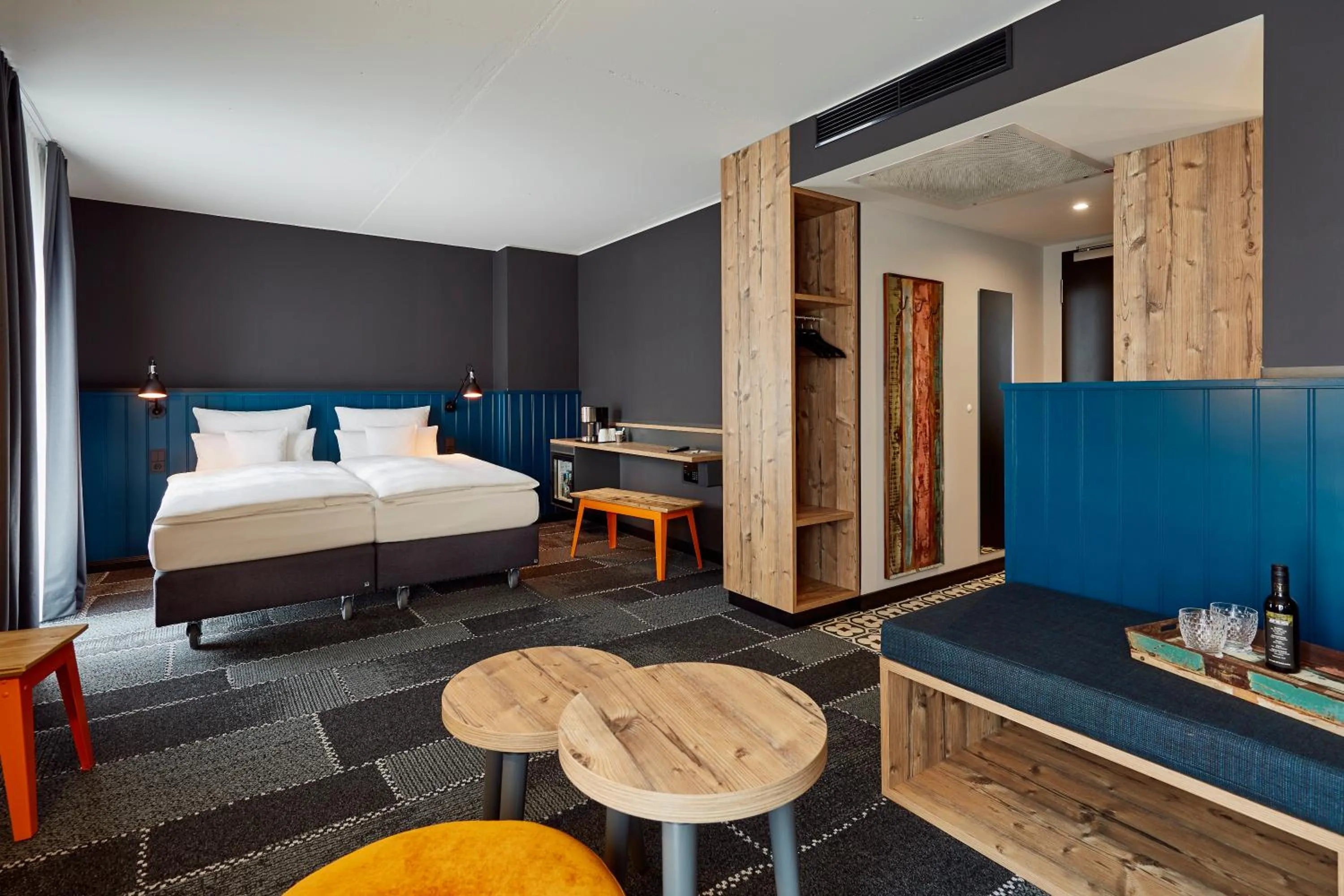 Bedroom, Bed in Me and All Hotel Mainz, by Hyatt