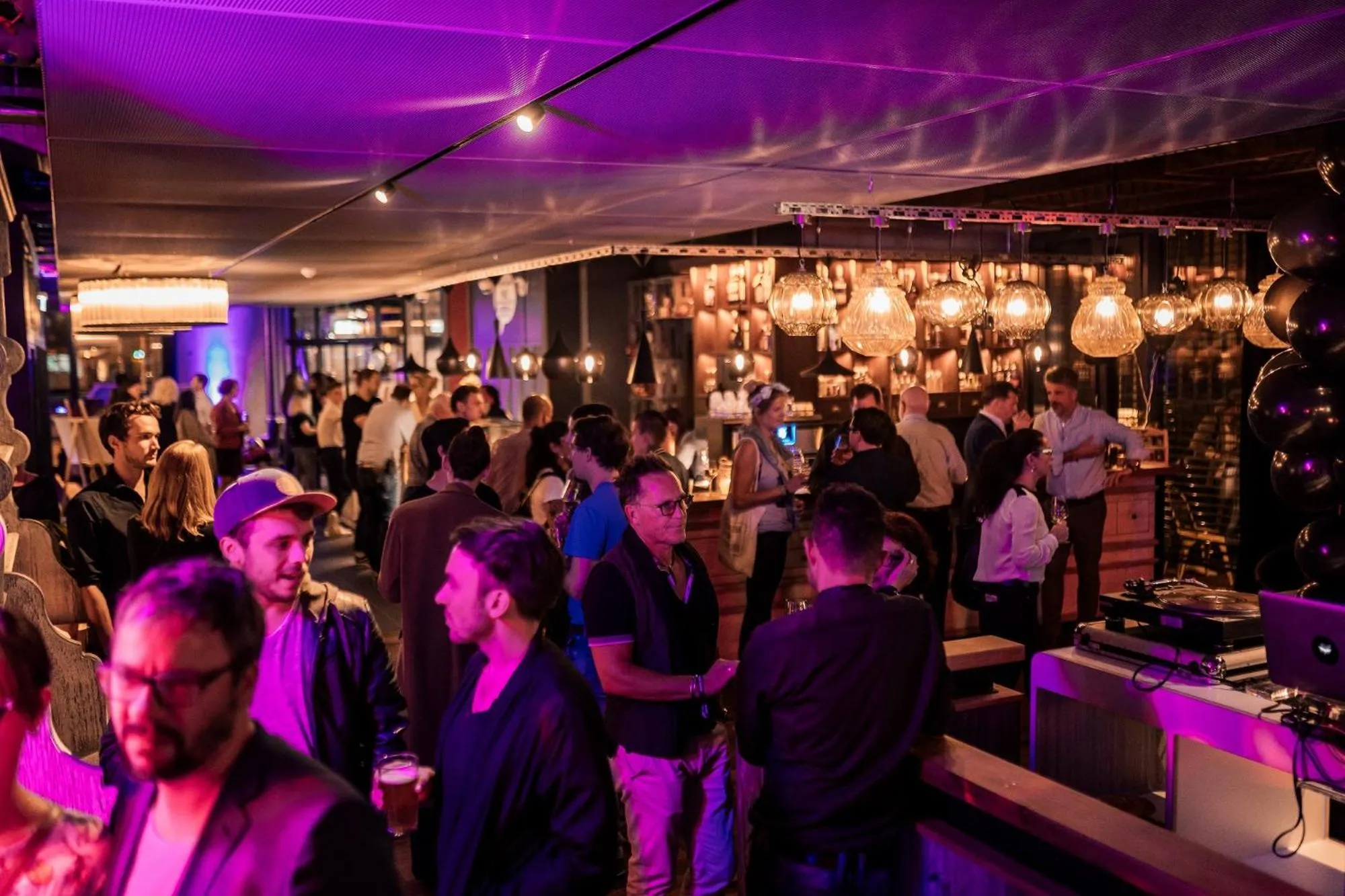 Lounge or bar in Me and All Hotel Mainz, by Hyatt