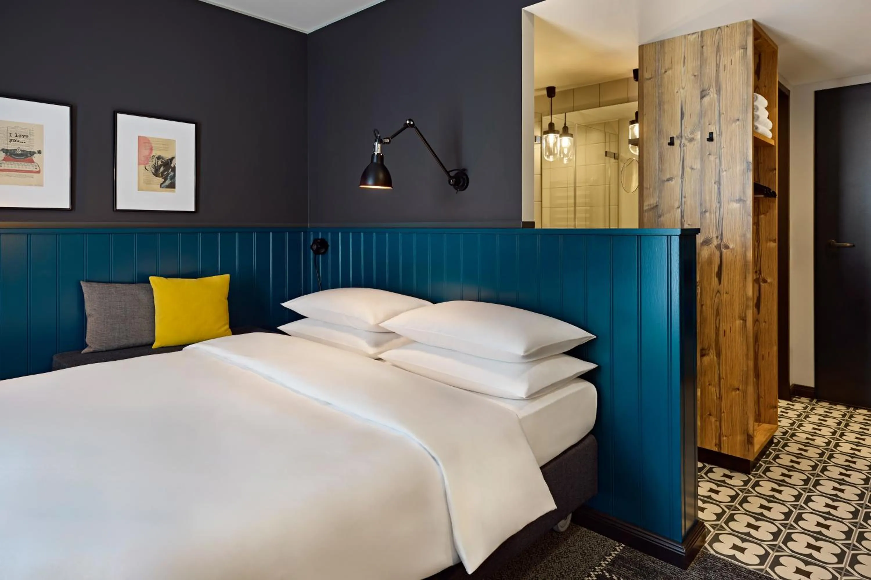 Bed in Me and All Hotel Mainz, by Hyatt