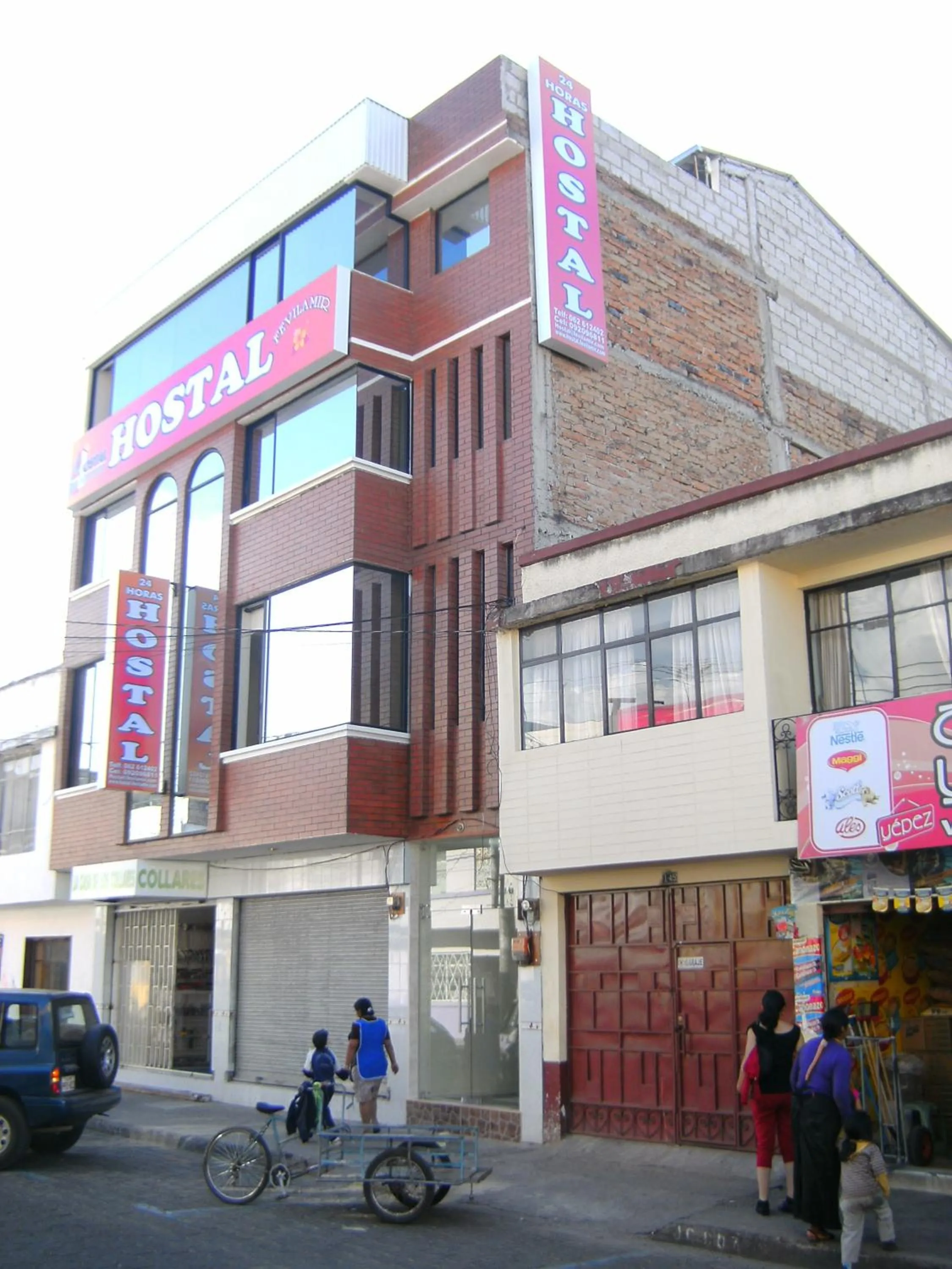 Facade/entrance in Hostal Fevilamir