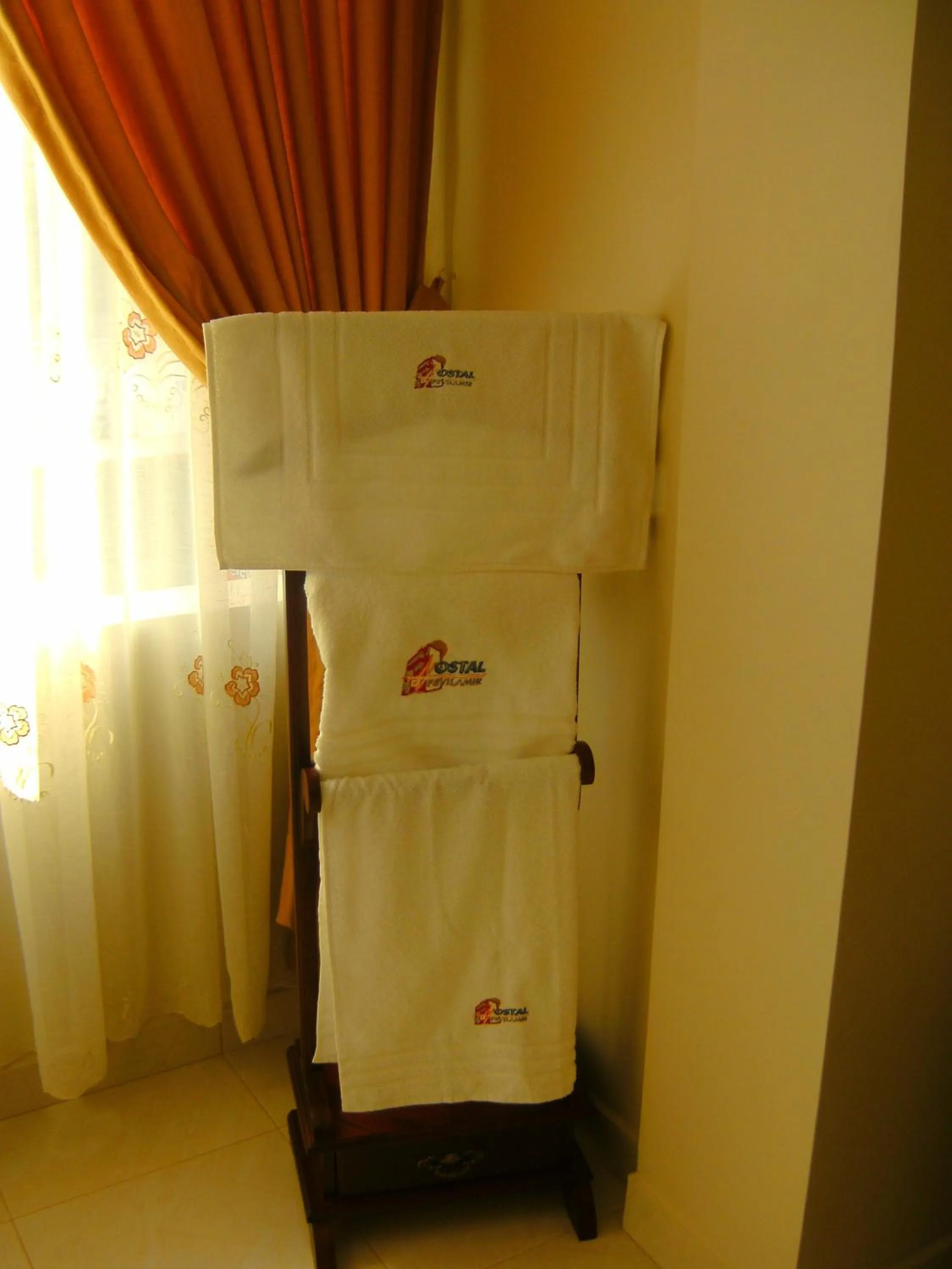 Shower in Hostal Fevilamir