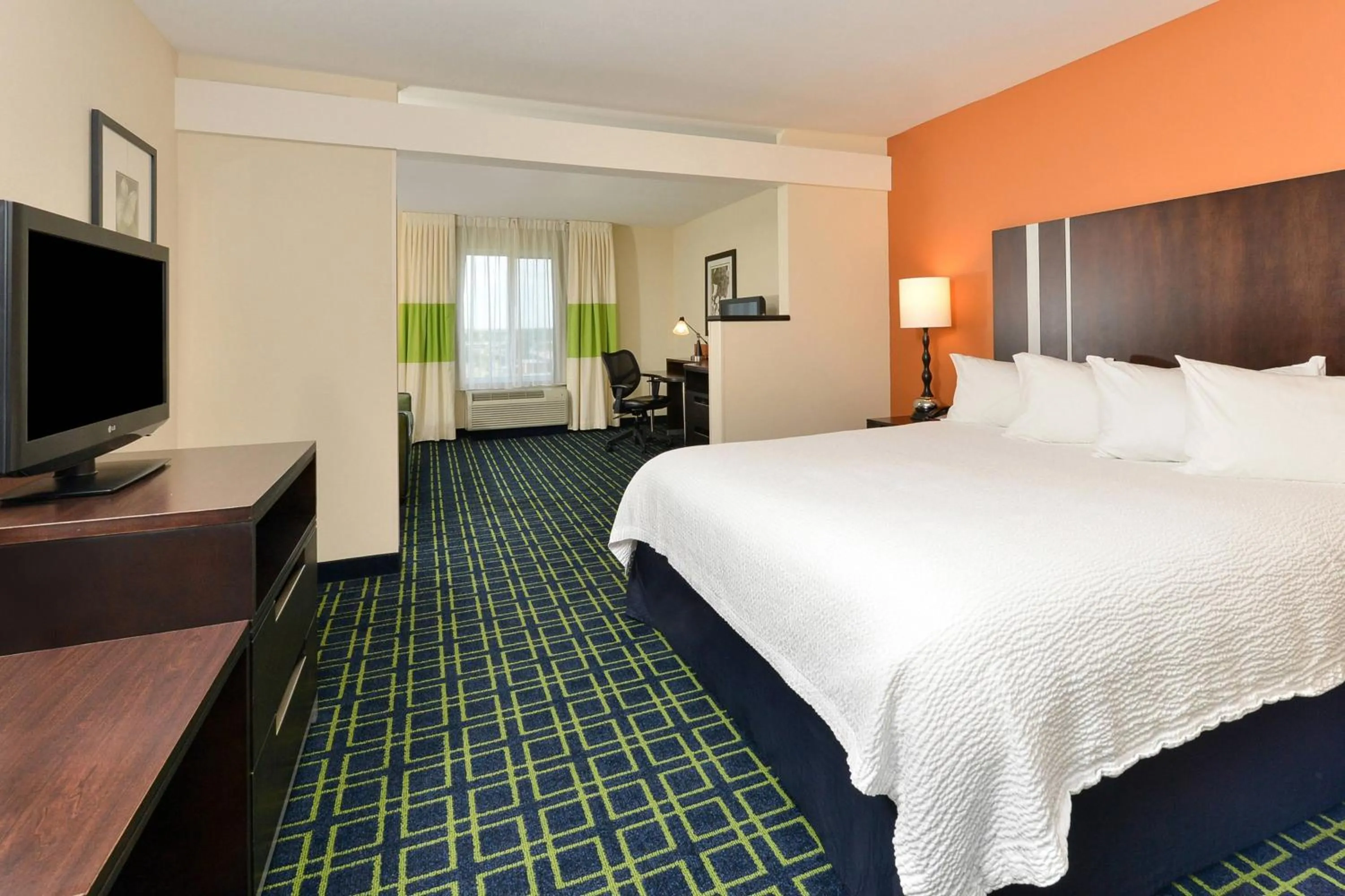Bedroom, Bed in Fairfield Inn & Suites by Marriott Cedar Rapids