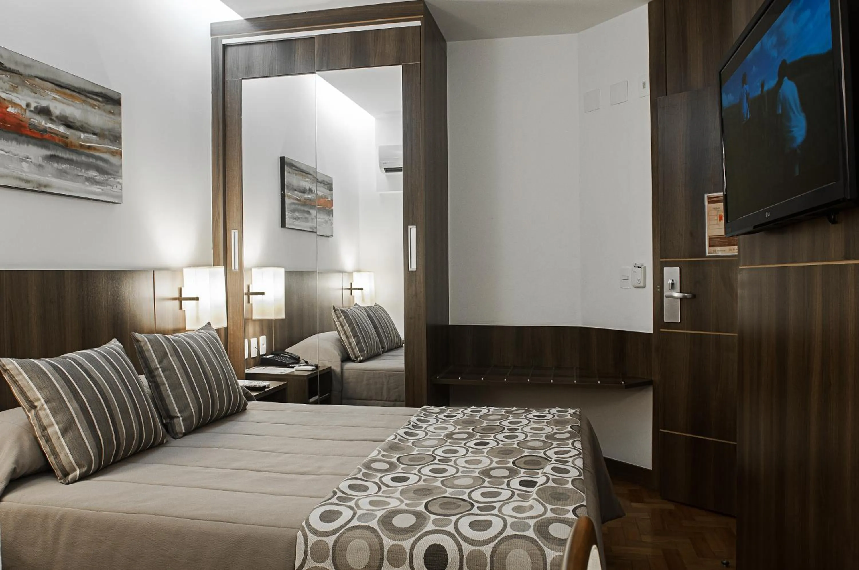 Bedroom, Bed in Normandy Hotel