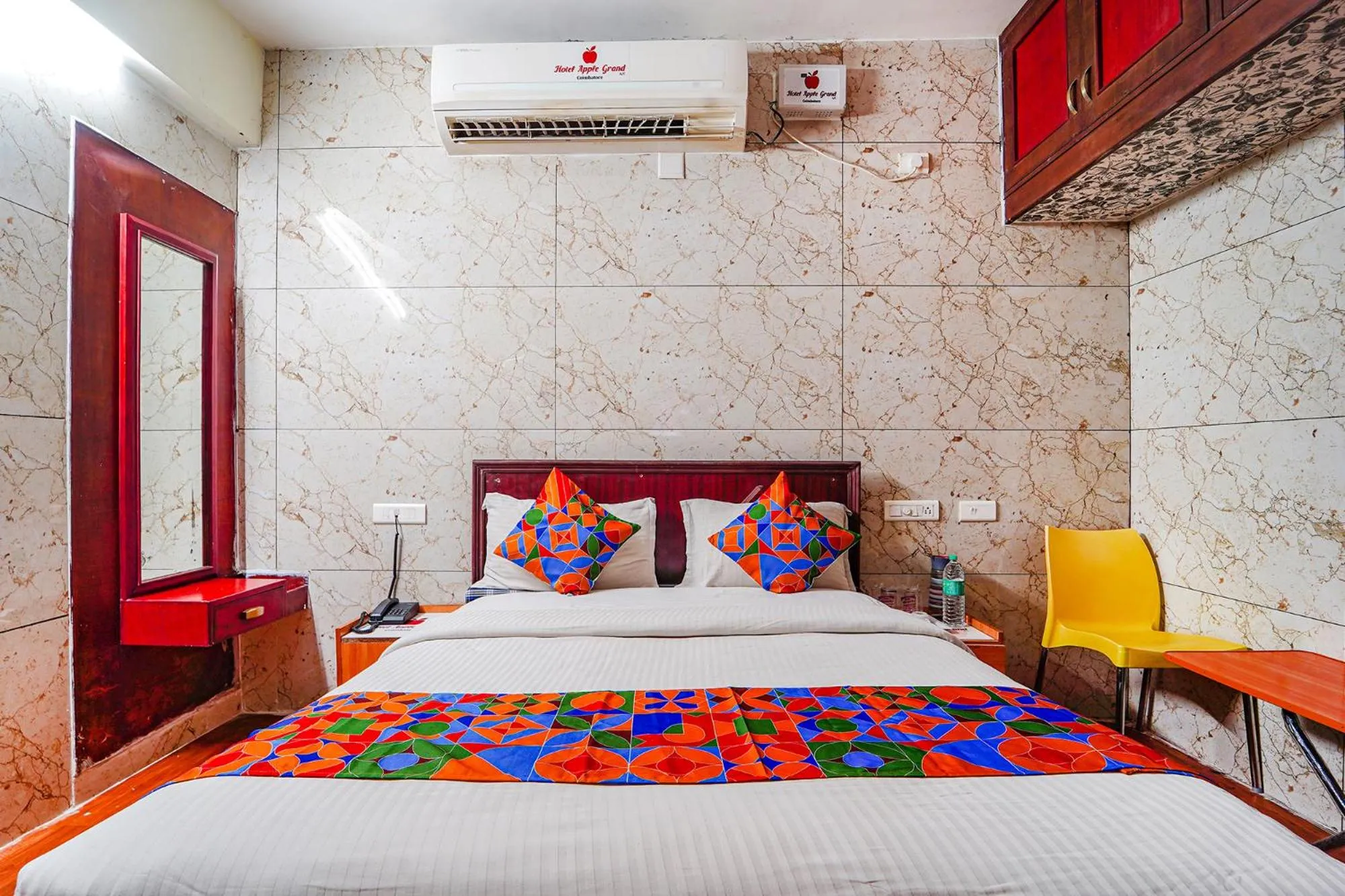 Bed in FabExpress Apple Grand - 200m from Our Lady of Fatima Church