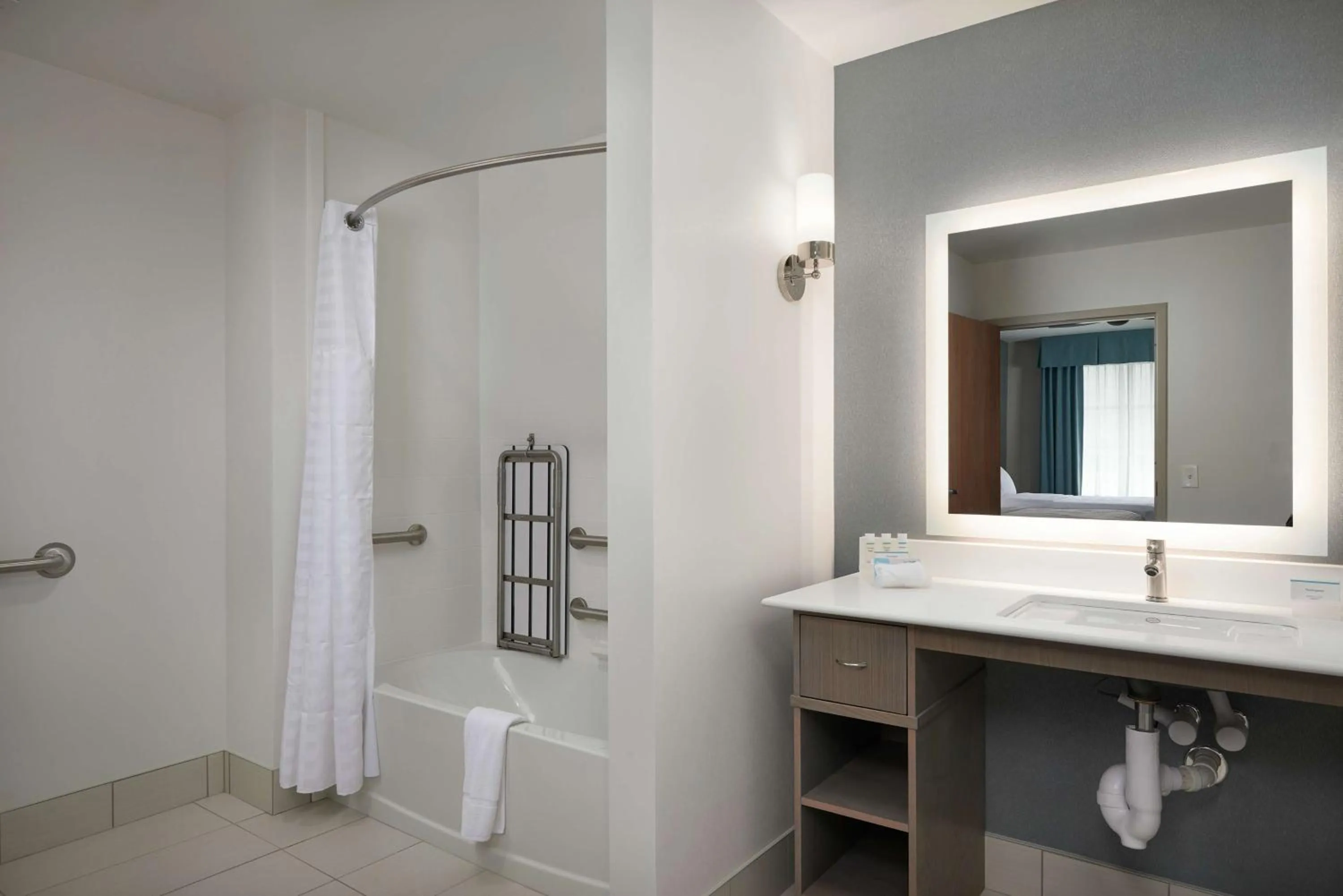 Bathroom in Homewood Suites By Hilton Cincinnati Midtown