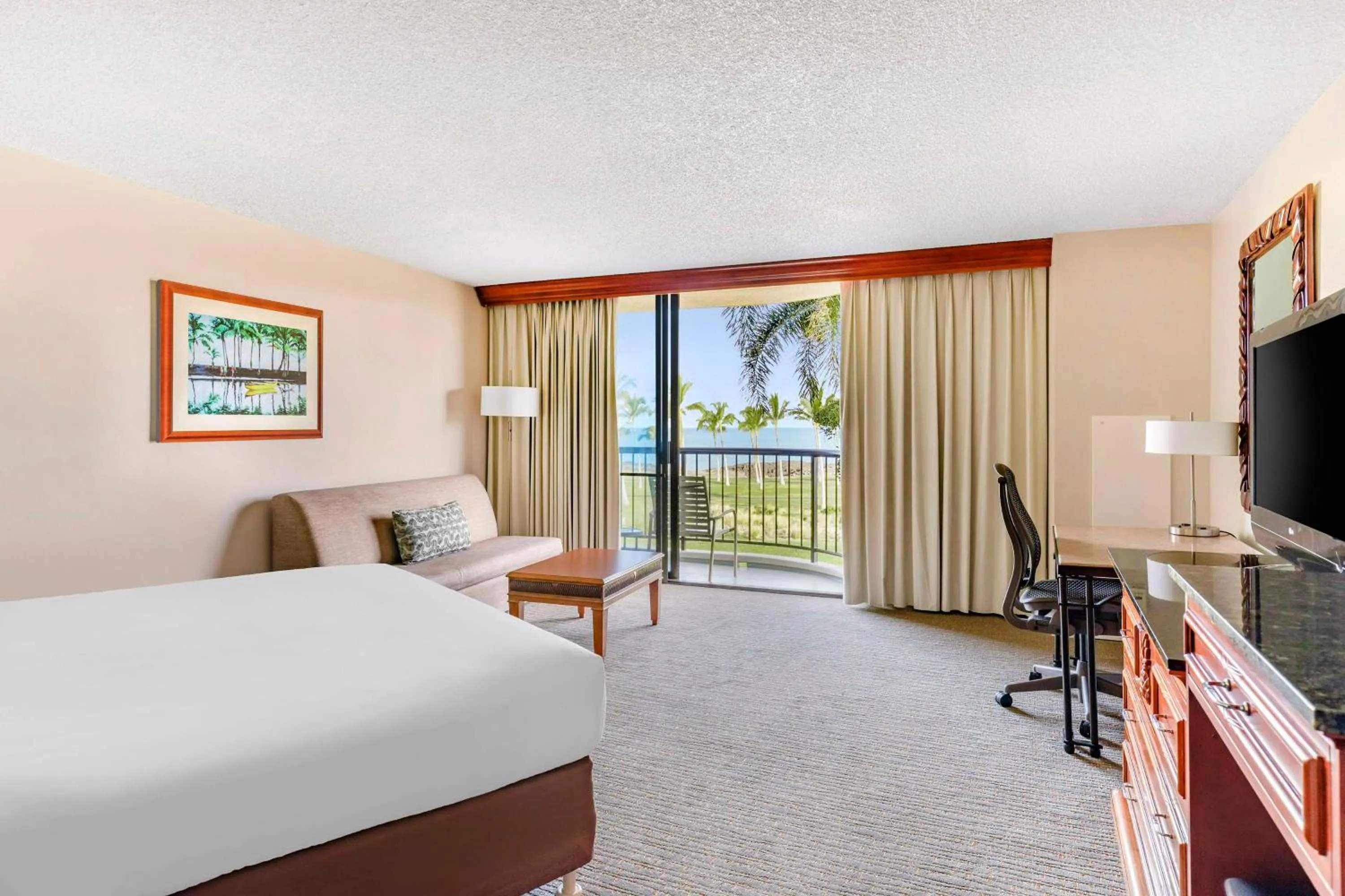 Bed in Hilton Grand Vacations Club Ocean Tower Waikoloa Village