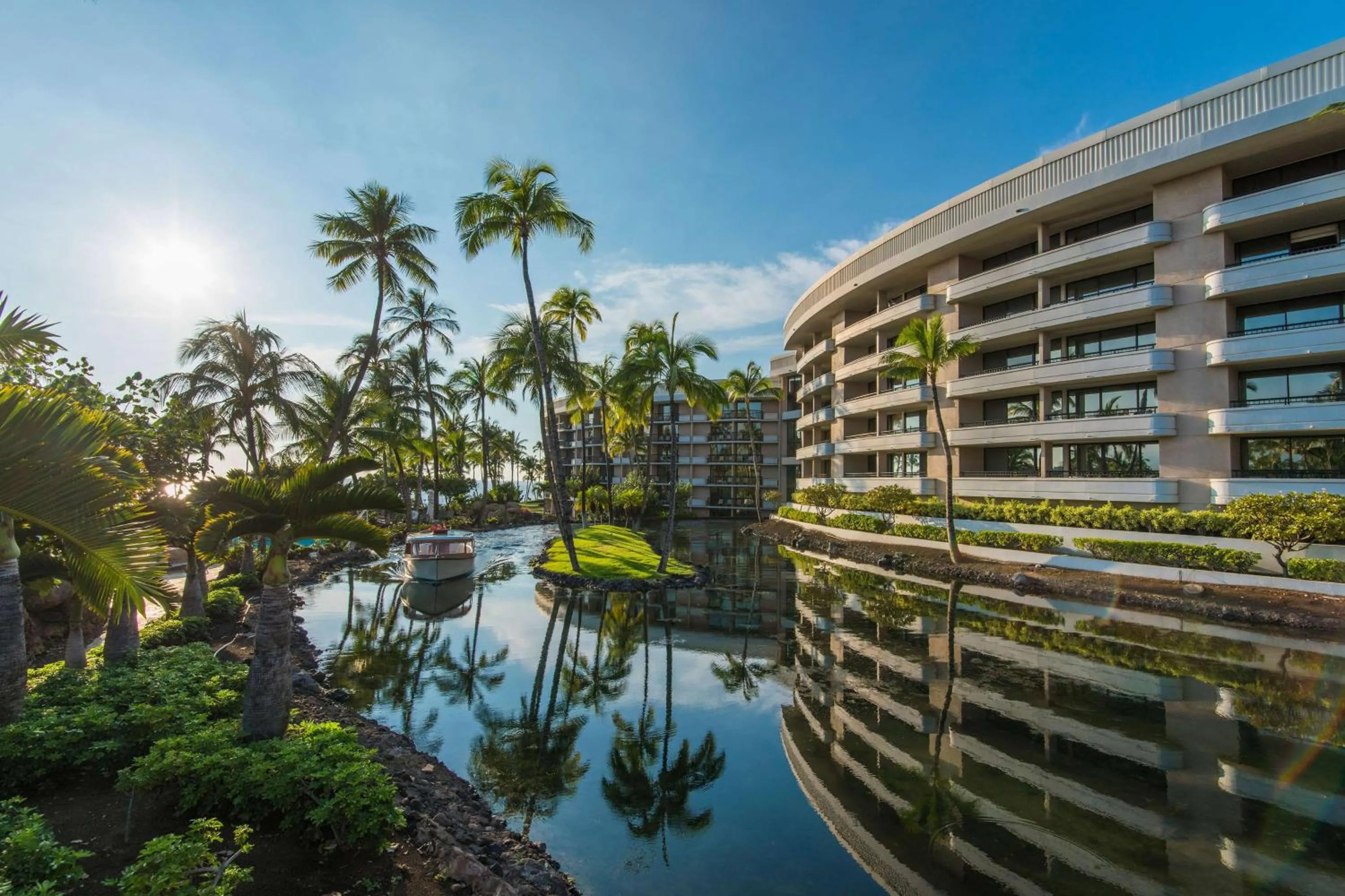 Property building in Hilton Grand Vacations Club Ocean Tower Waikoloa Village