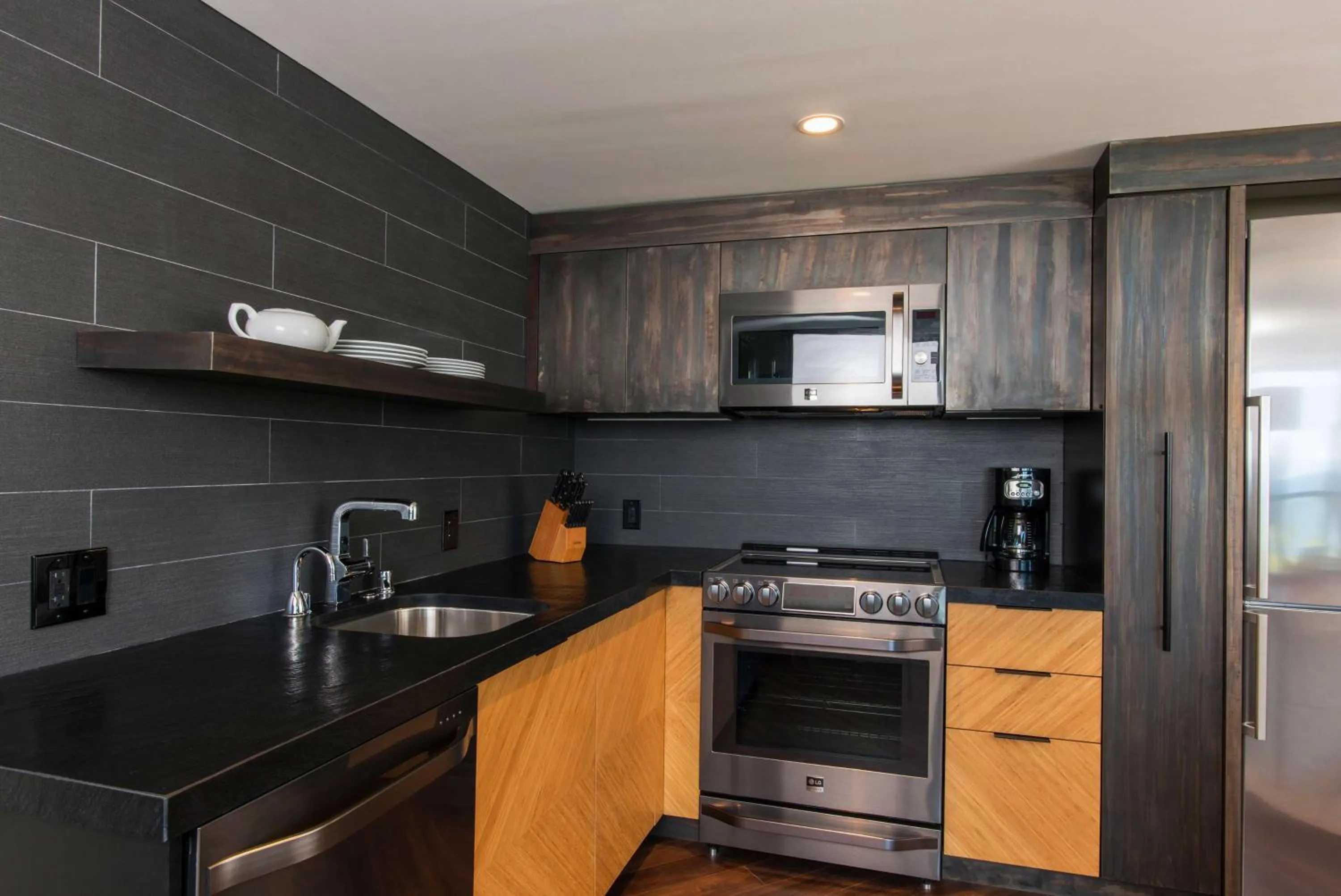 Kitchen or kitchenette in Hilton Grand Vacations Club Ocean Tower Waikoloa Village