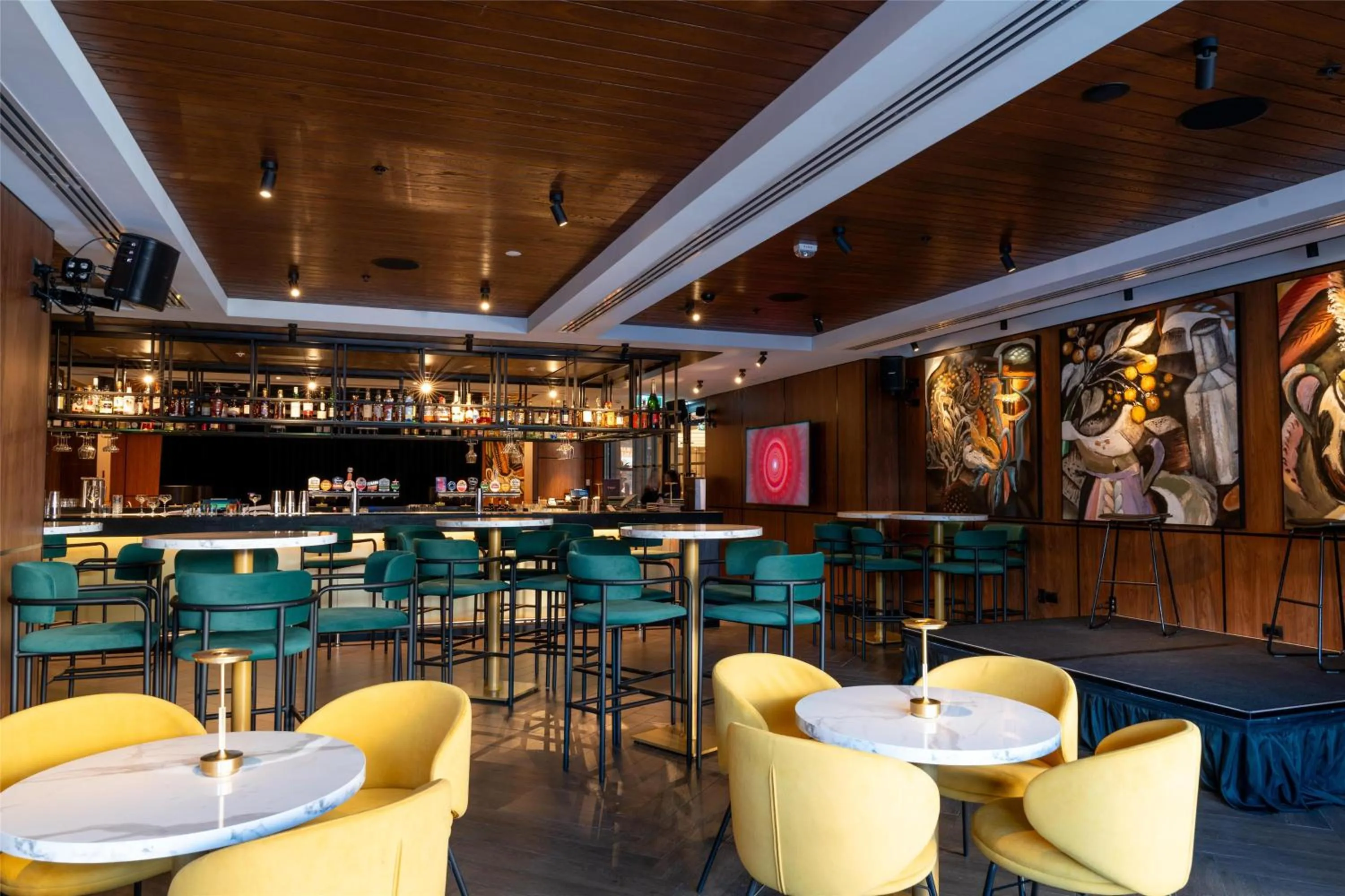 Lounge or bar in Doubletree By Hilton Perth Northbridge