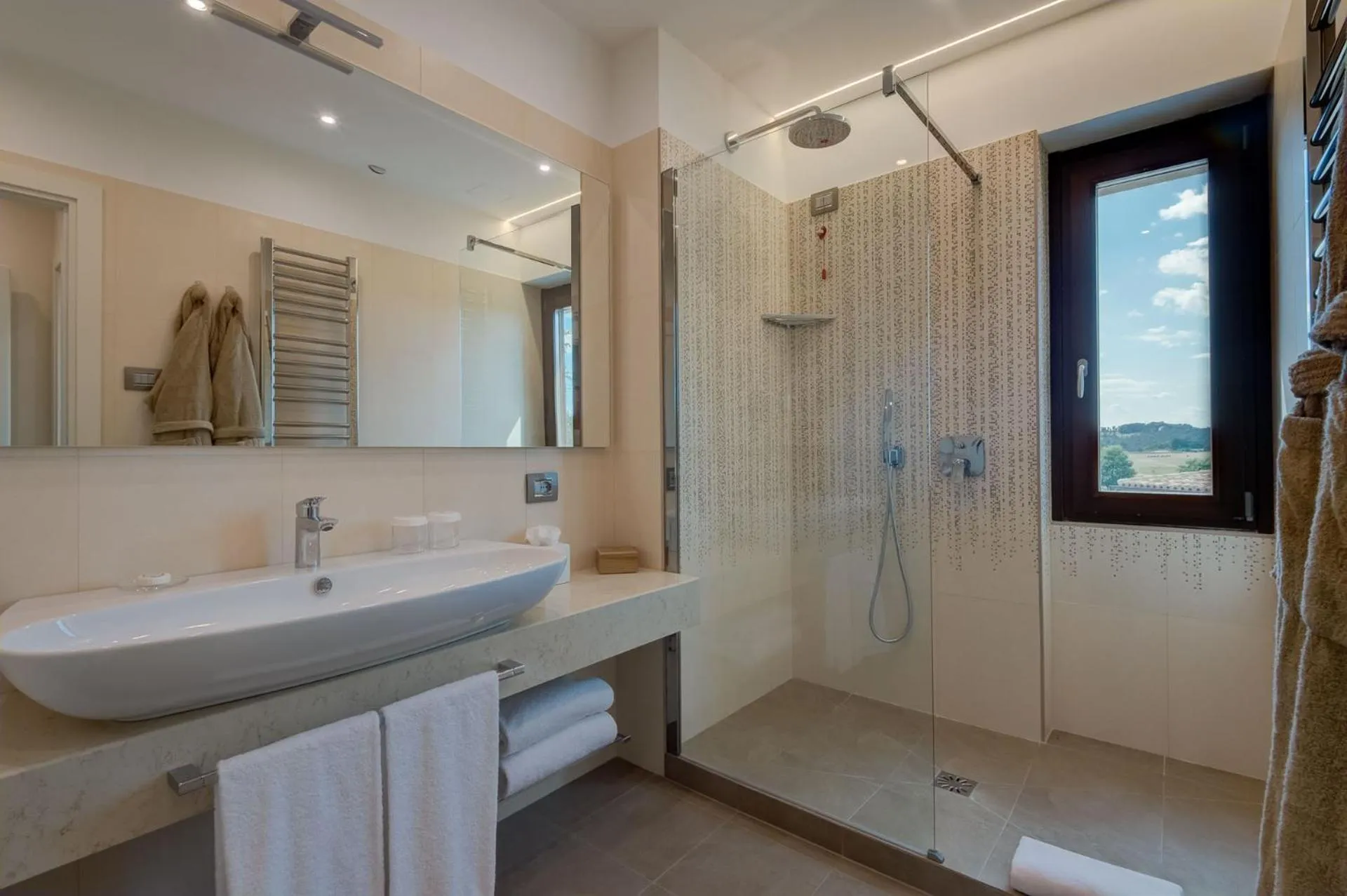 Shower in Borgo La Chiaracia Resort & SPA