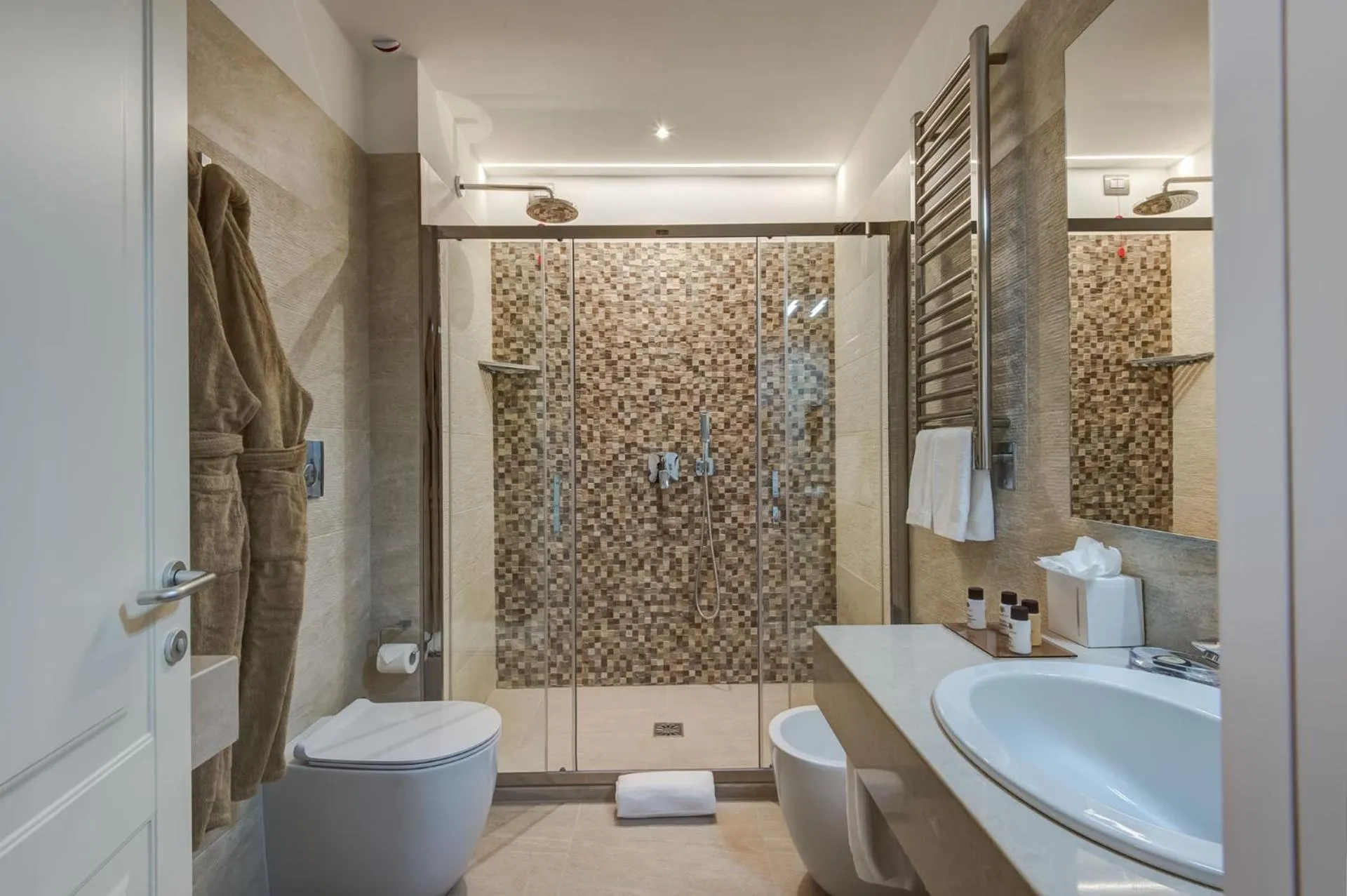 Shower in Borgo La Chiaracia Resort & SPA