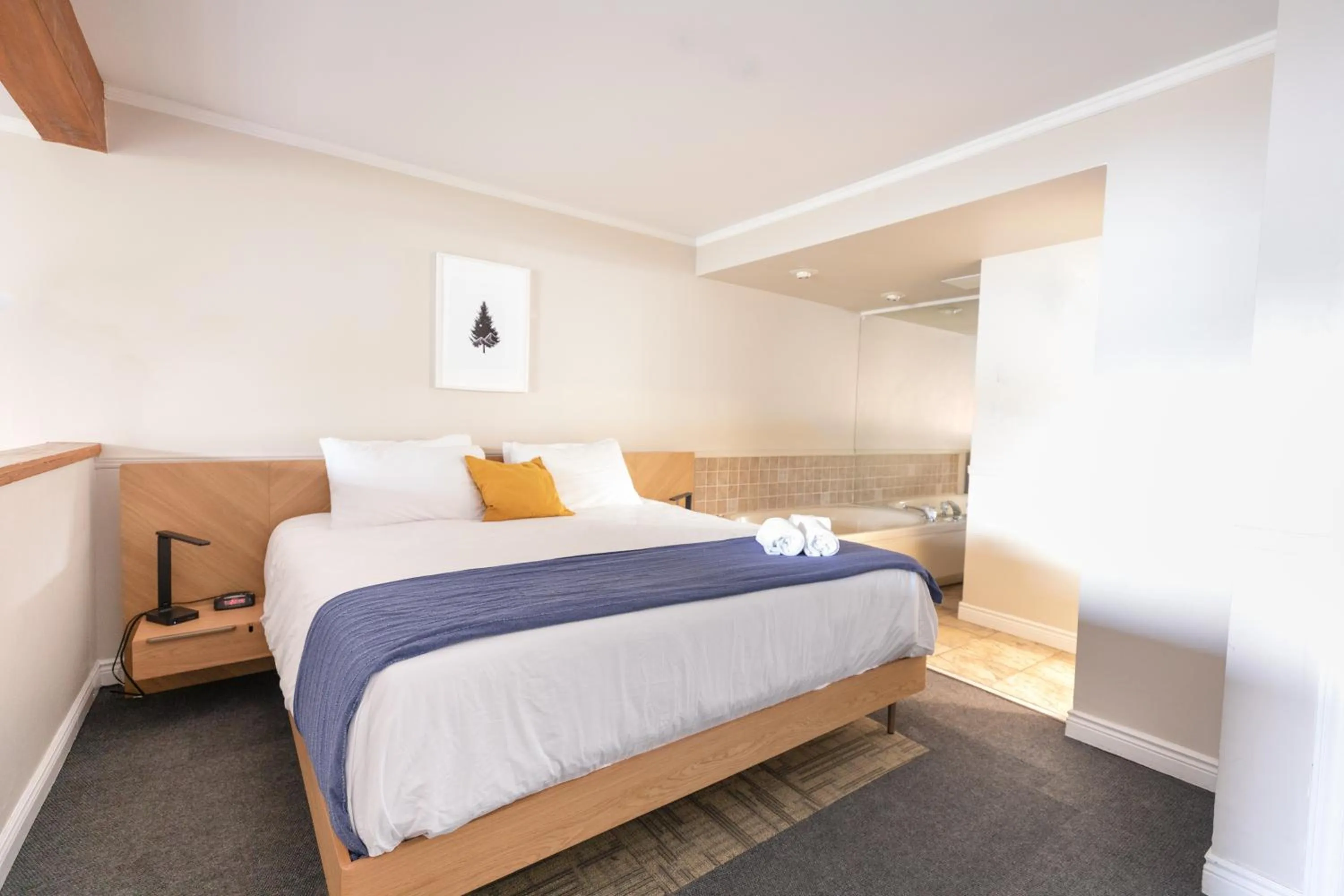 Photo of the whole room, Bed in Bonnie View Inn