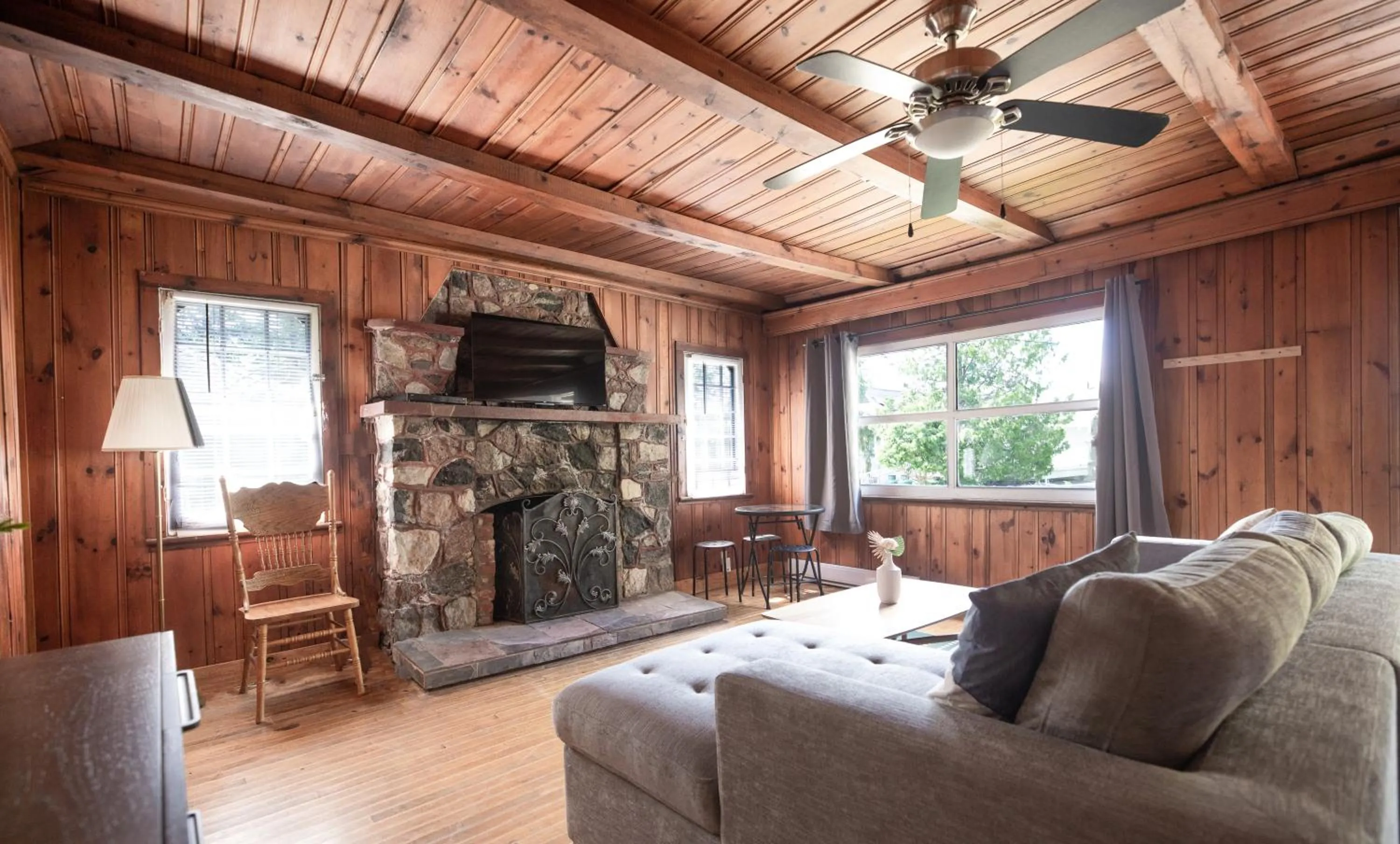 Living room in Bonnie View Inn