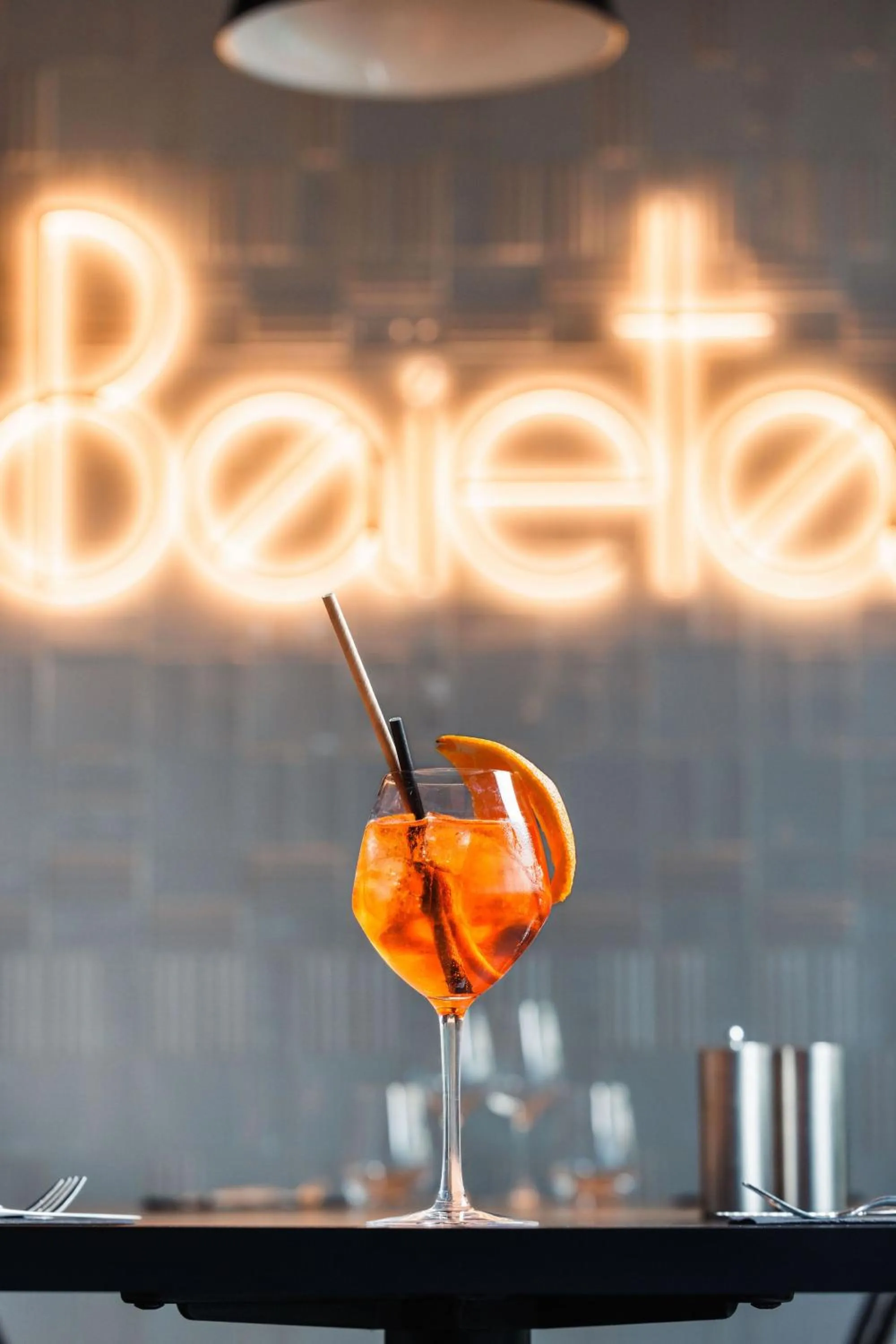 Lounge or bar in ibis Valence Sud