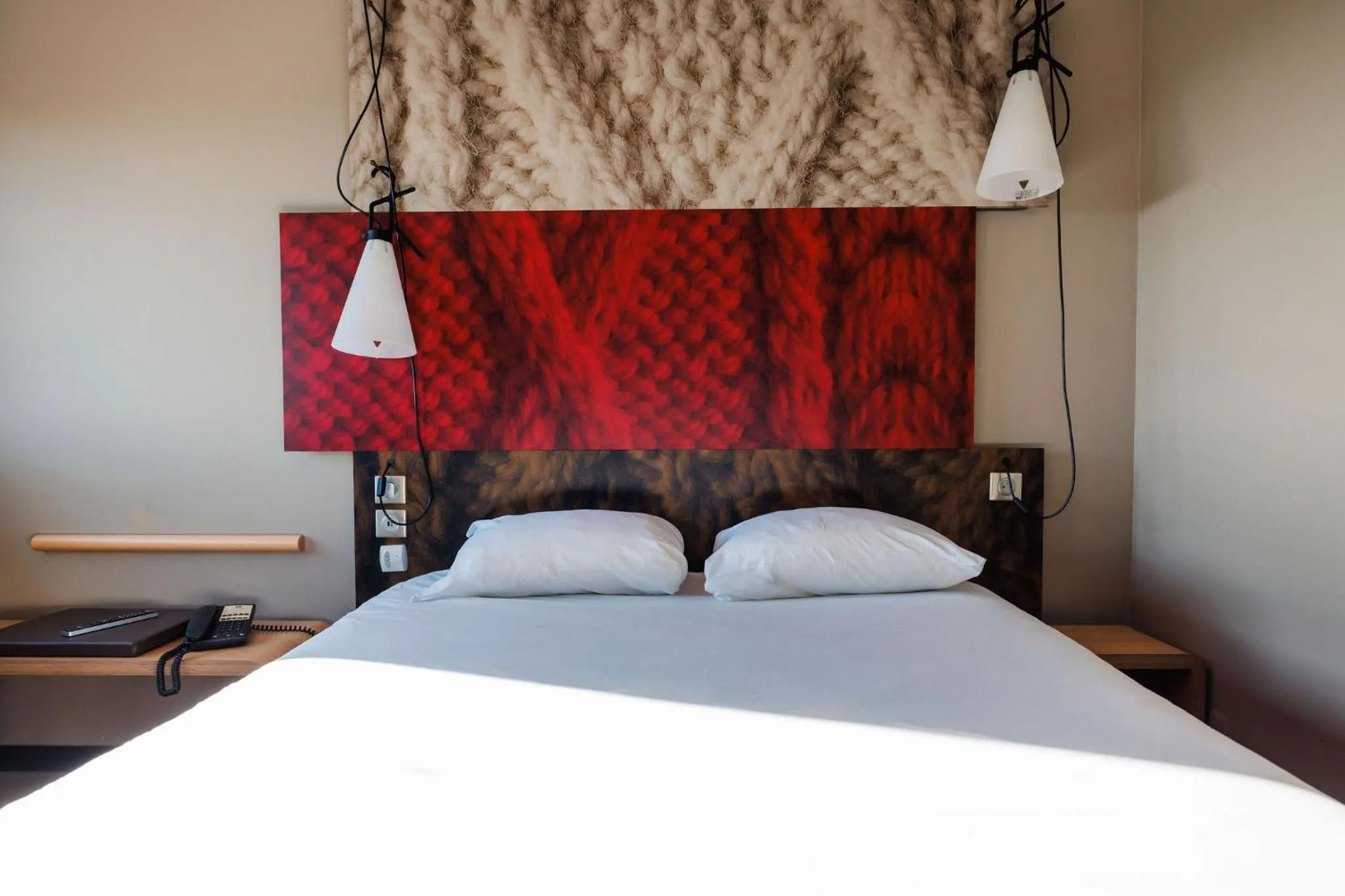 Bedroom, Bed in ibis Valence Sud