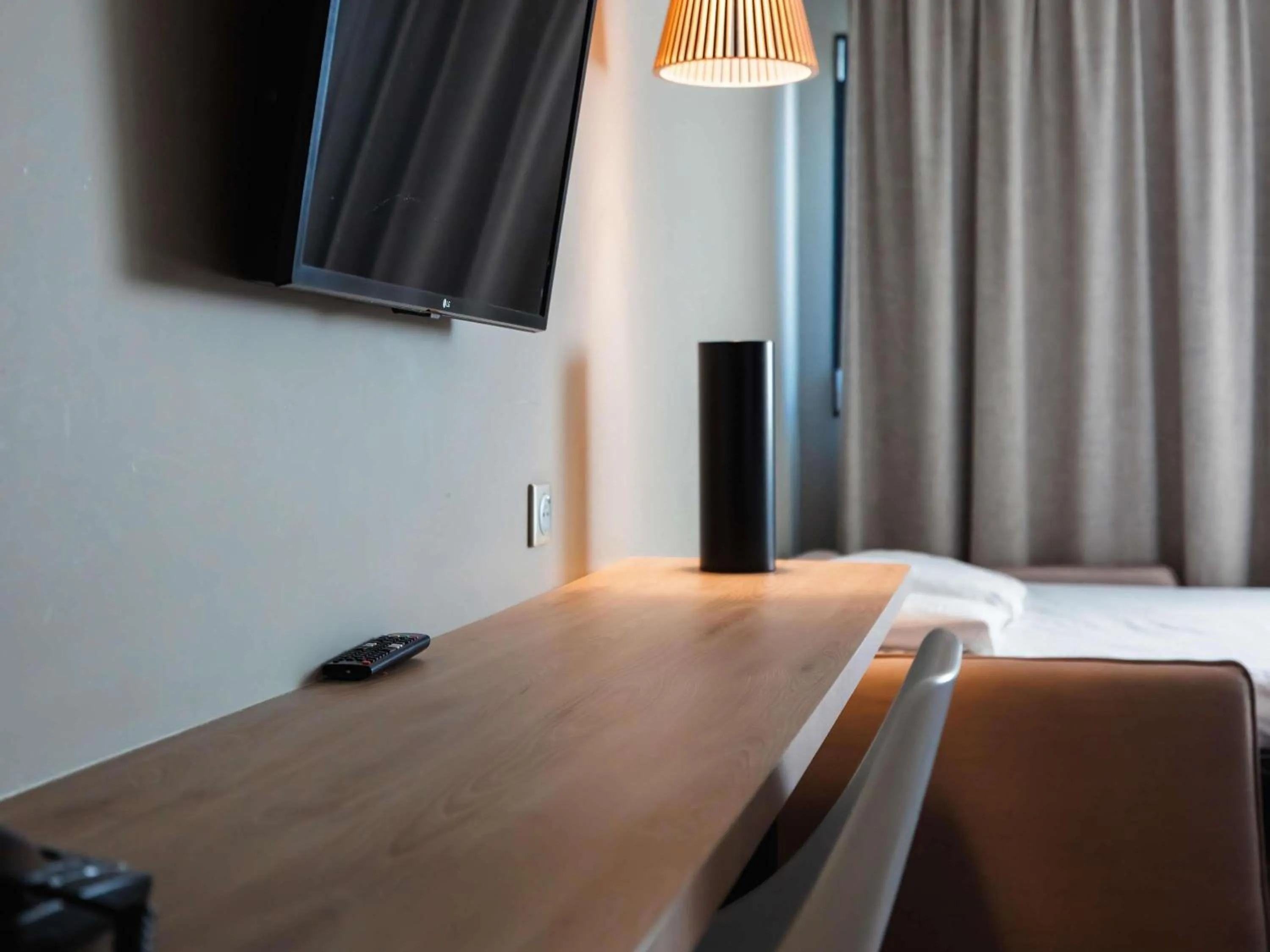 Bedroom in ibis Valence Sud