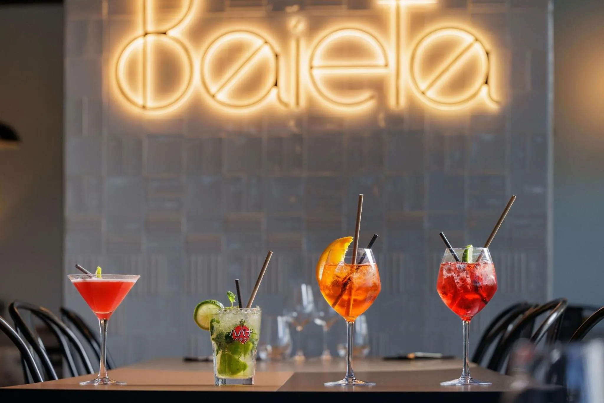 Lounge or bar in ibis Valence Sud