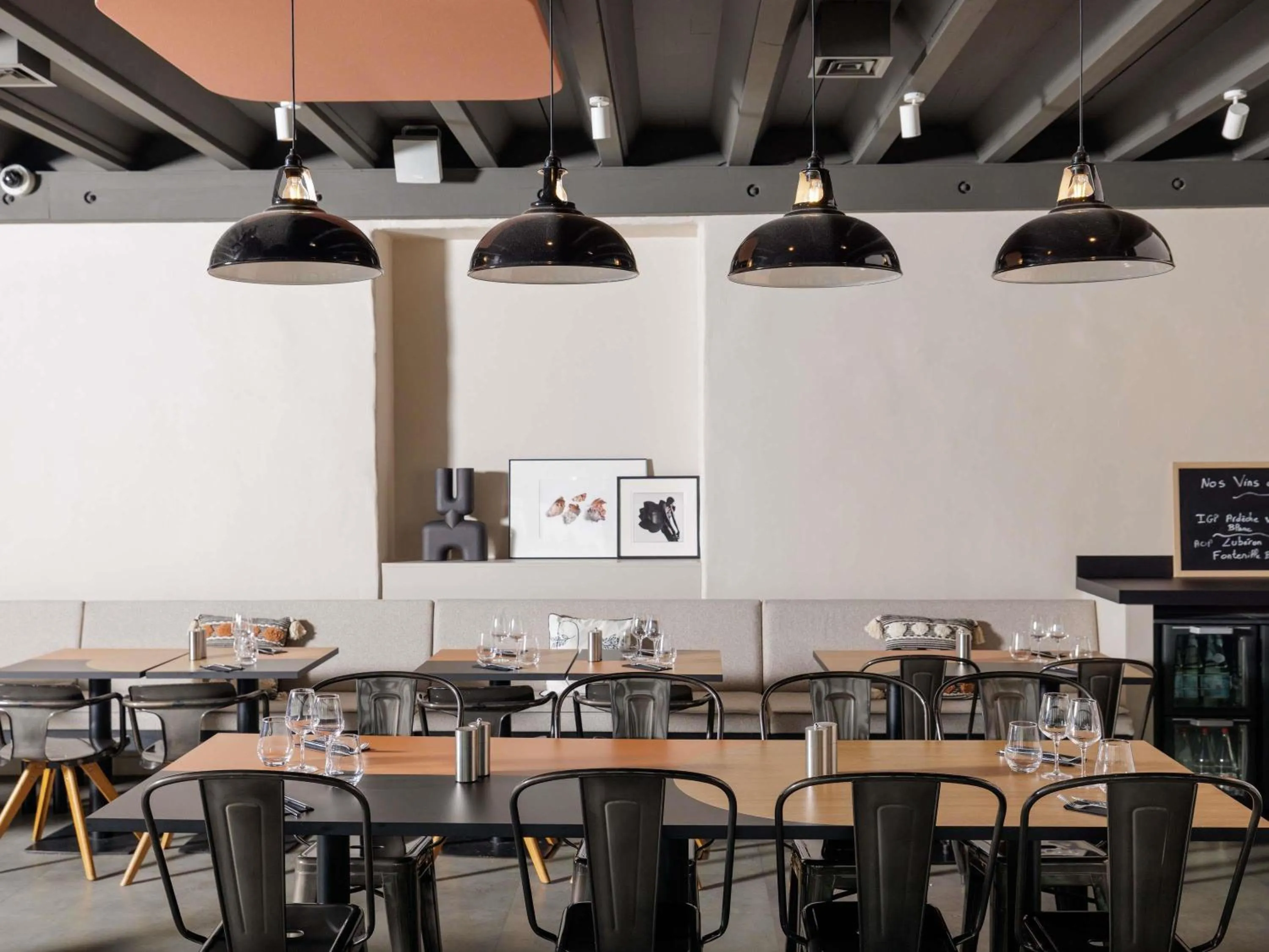 Restaurant/places to eat in ibis Valence Sud