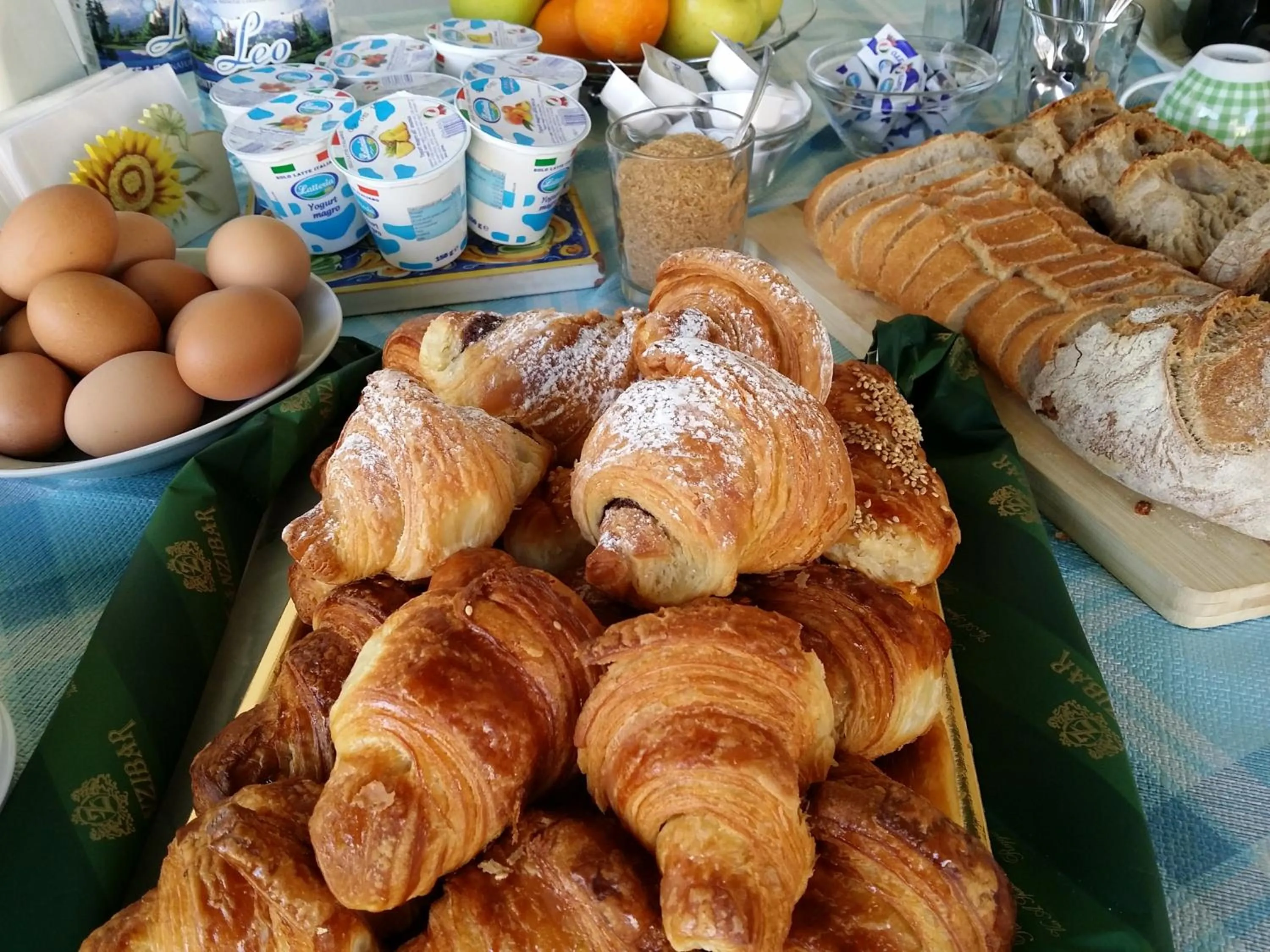 Communal lounge/ TV room in B&B Casa Laganà