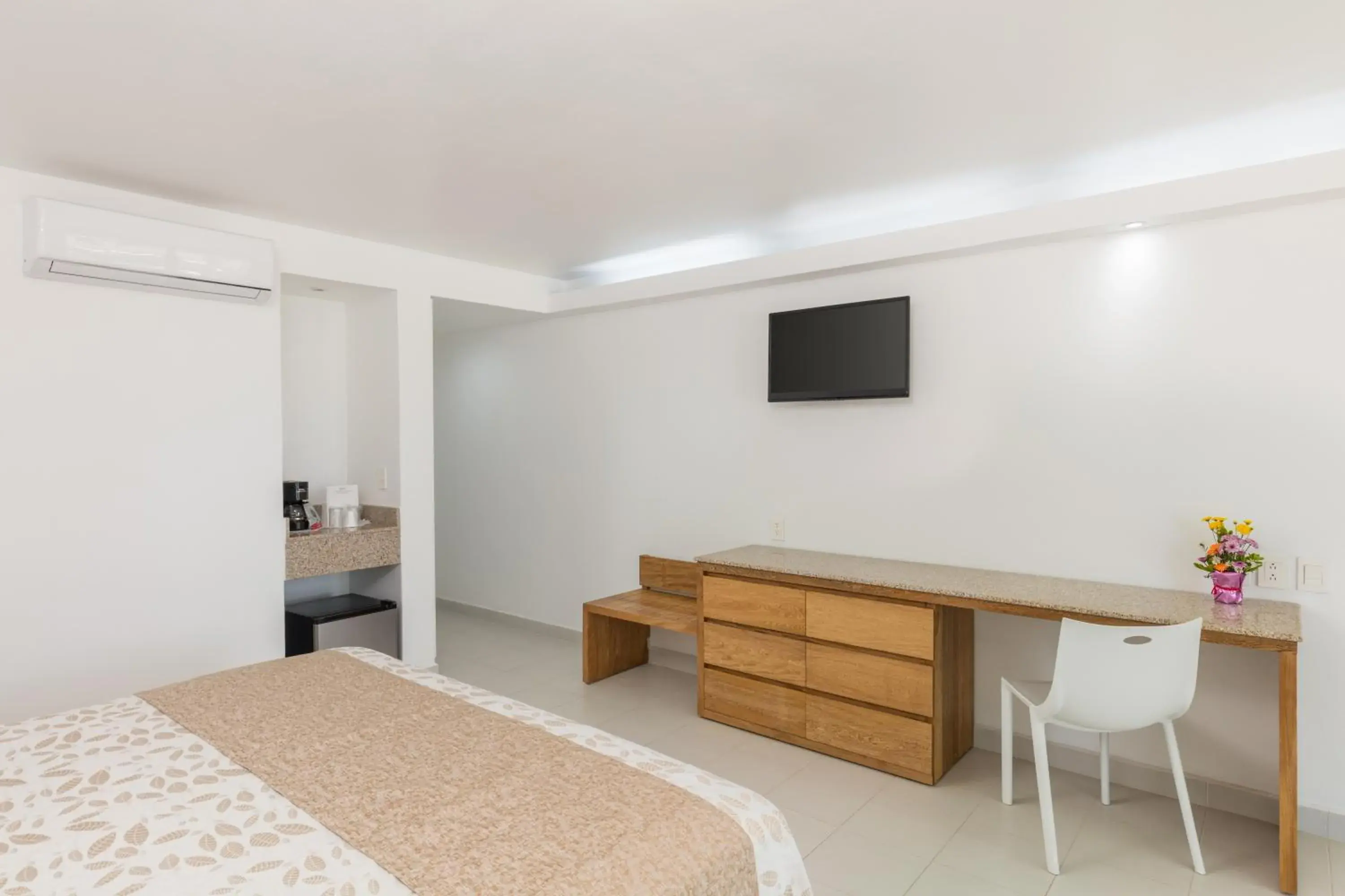 Superior King Room with Garden View - single occupancy in Posada Real Ixtapa Superior King Room with Garden View - single occupancy in Posada Real Ixtapa