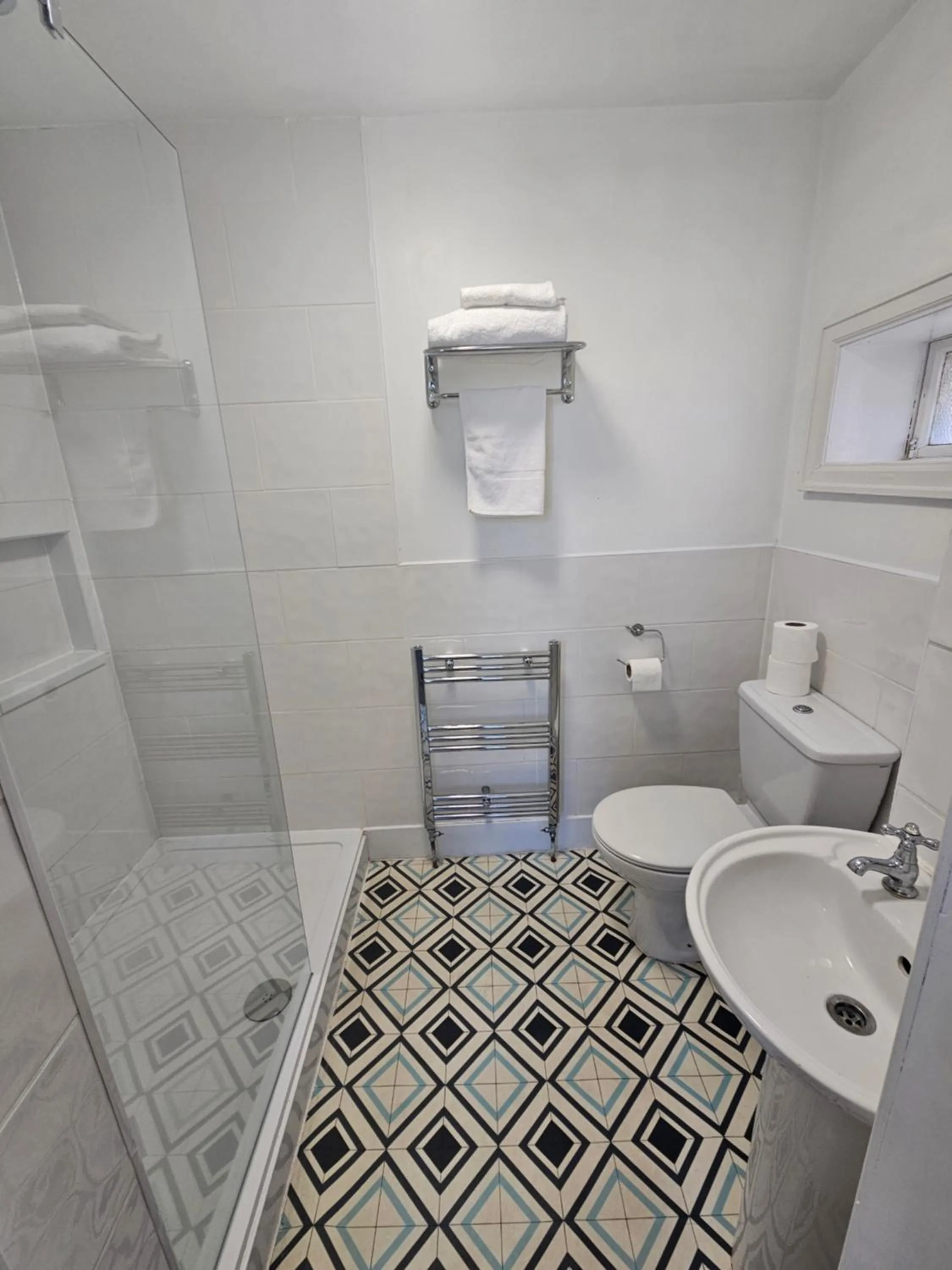 Bathroom in Rivelyn Hotel Bar & Restaurant