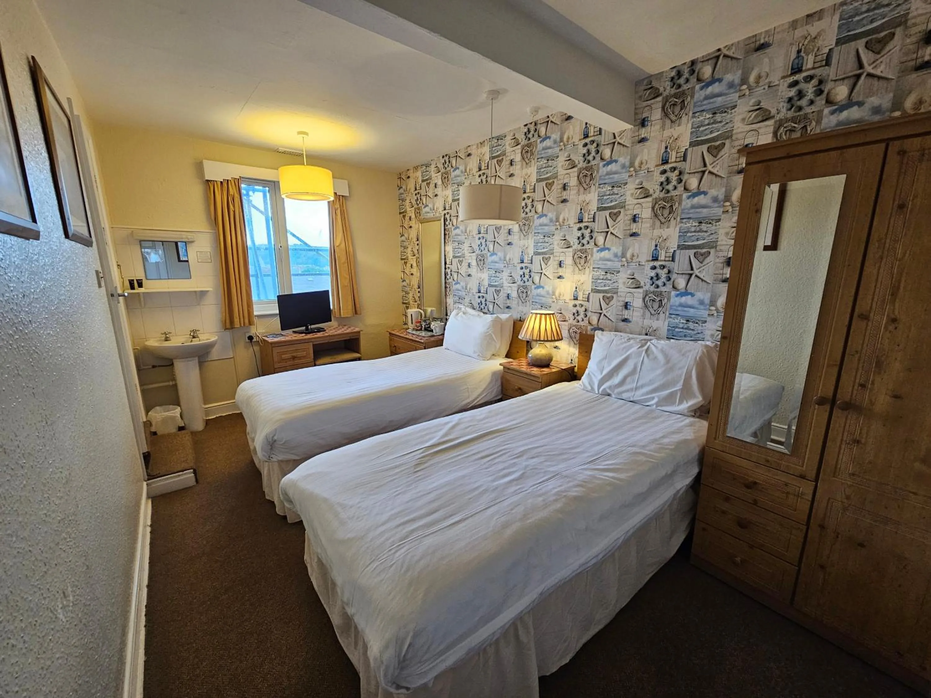 Bedroom, Bed in Rivelyn Hotel Bar & Restaurant