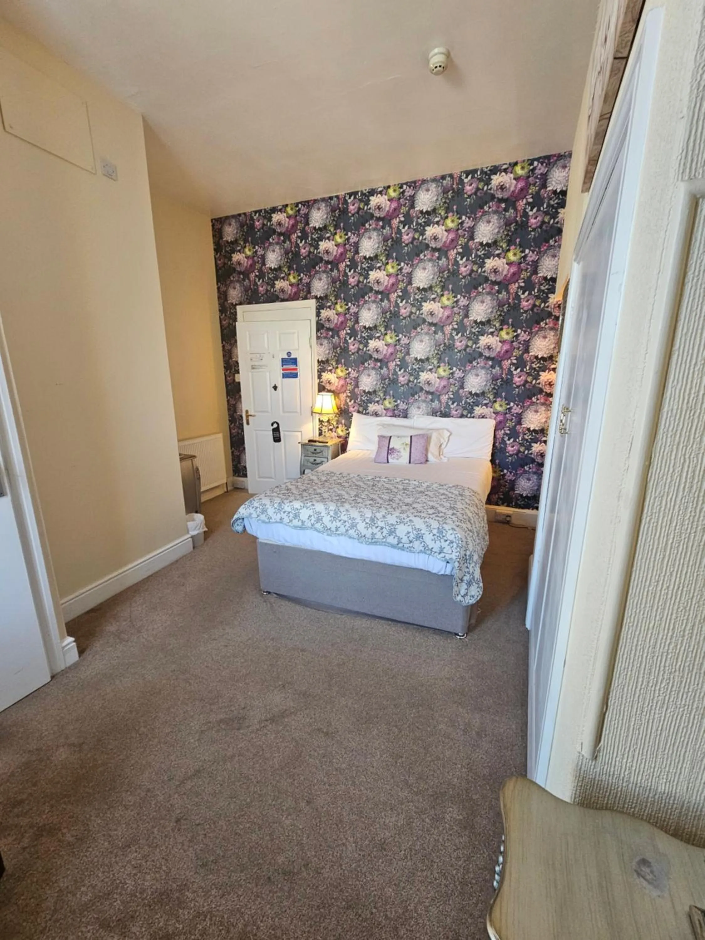 Bedroom, Bed in Rivelyn Hotel Bar & Restaurant