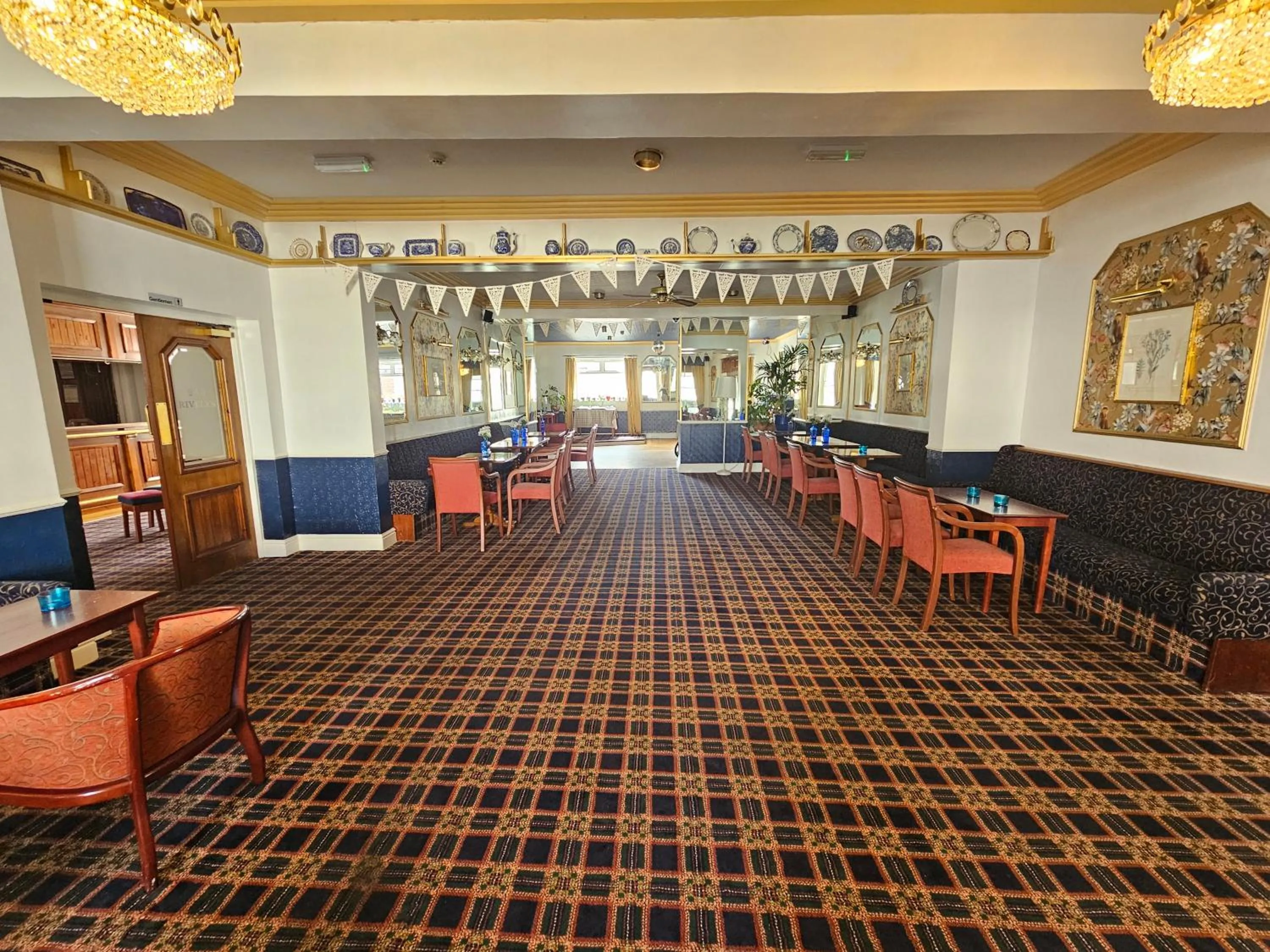 Restaurant/places to eat in Rivelyn Hotel Bar & Restaurant