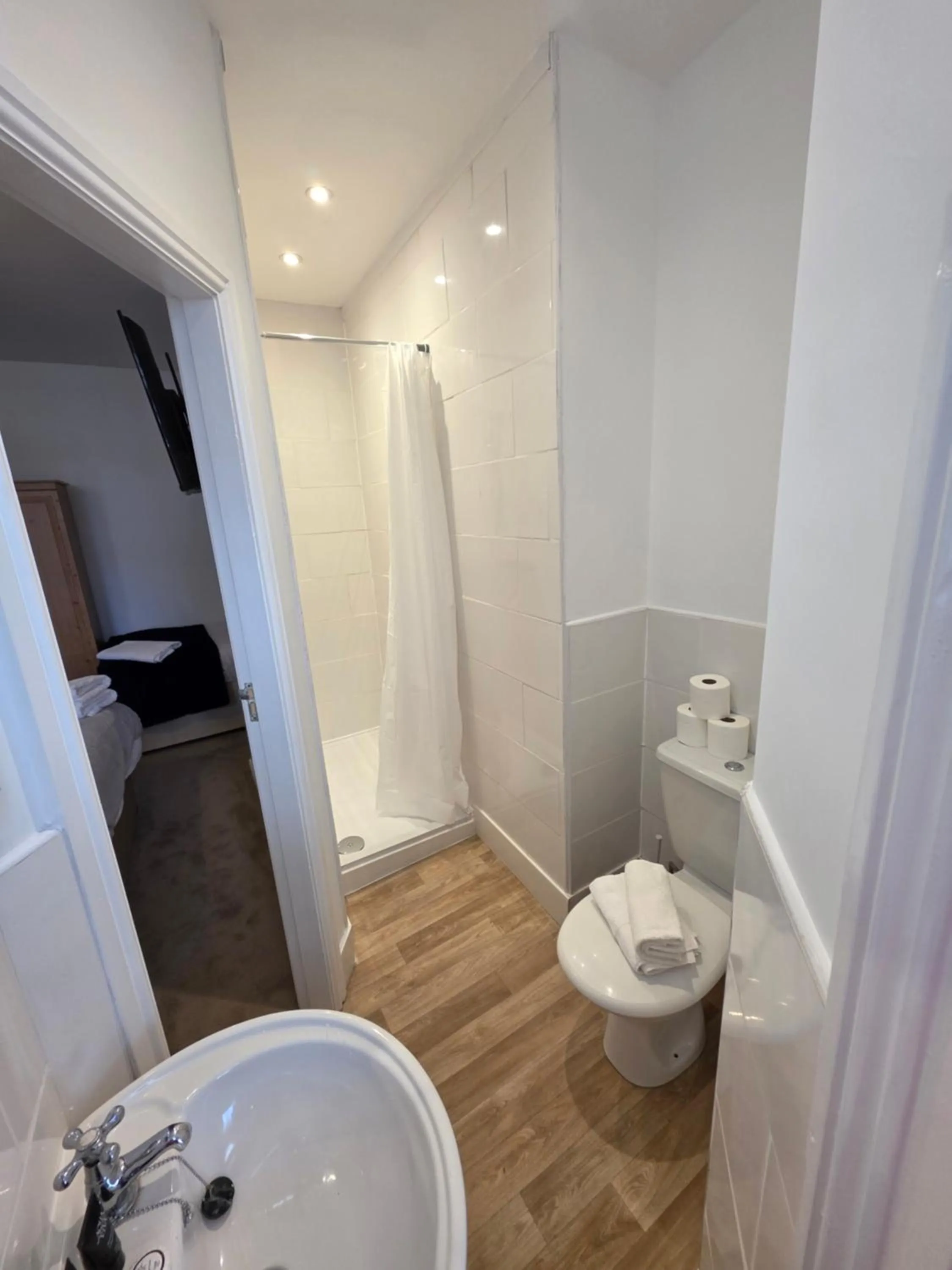 Bathroom in Rivelyn Hotel Bar & Restaurant