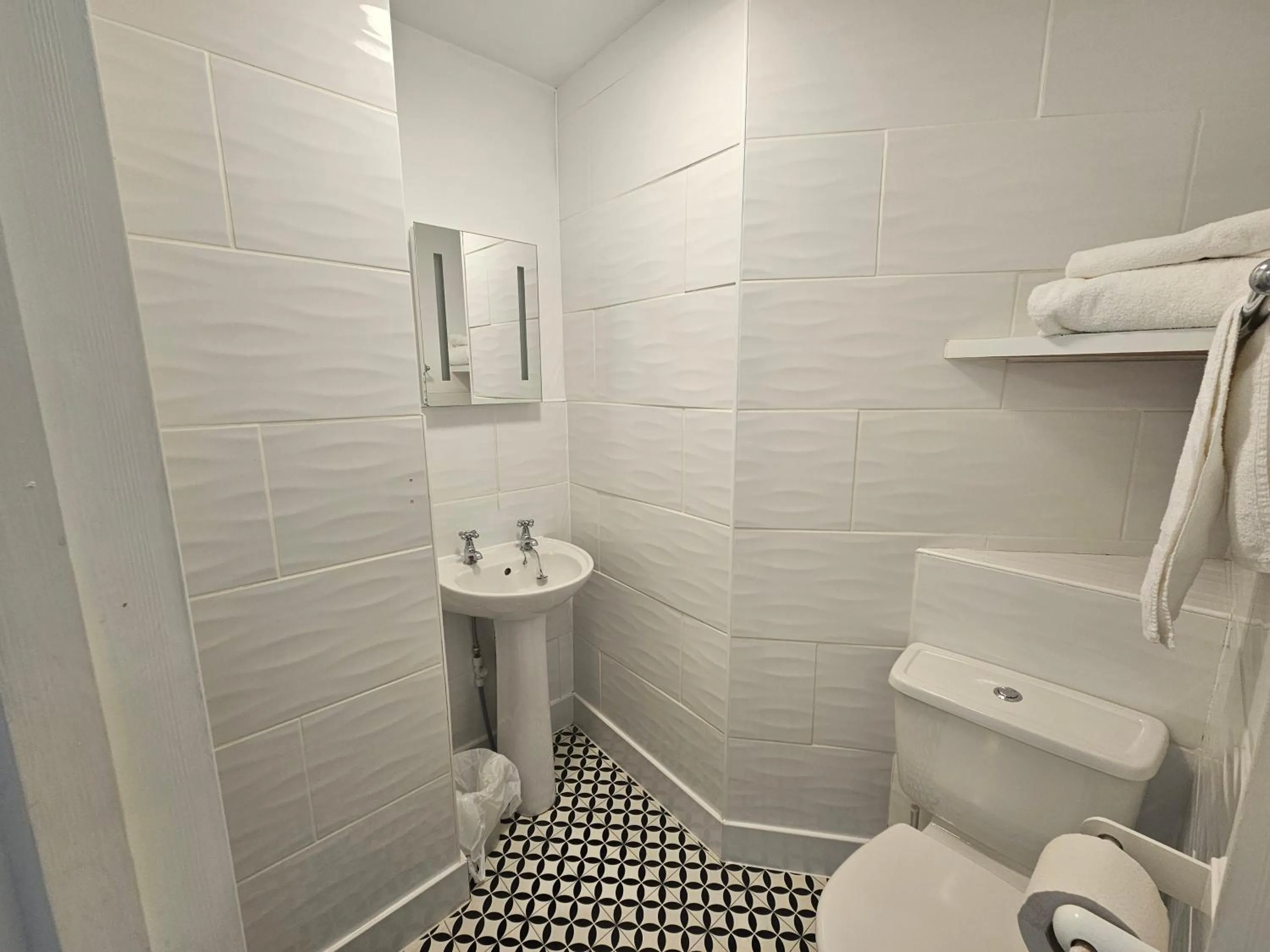 Bathroom in Rivelyn Hotel Bar & Restaurant