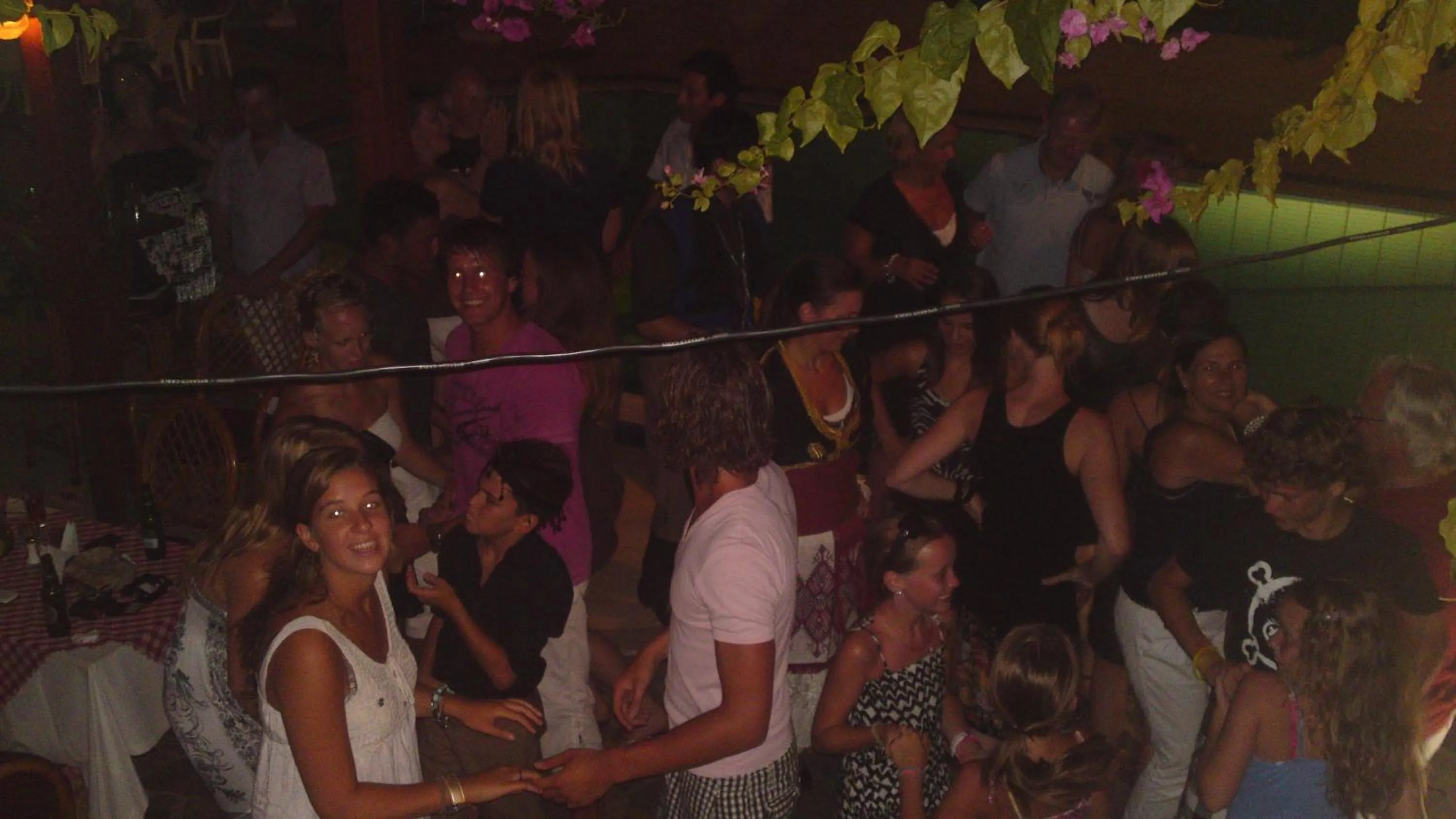 Evening entertainment in Maria Lambis